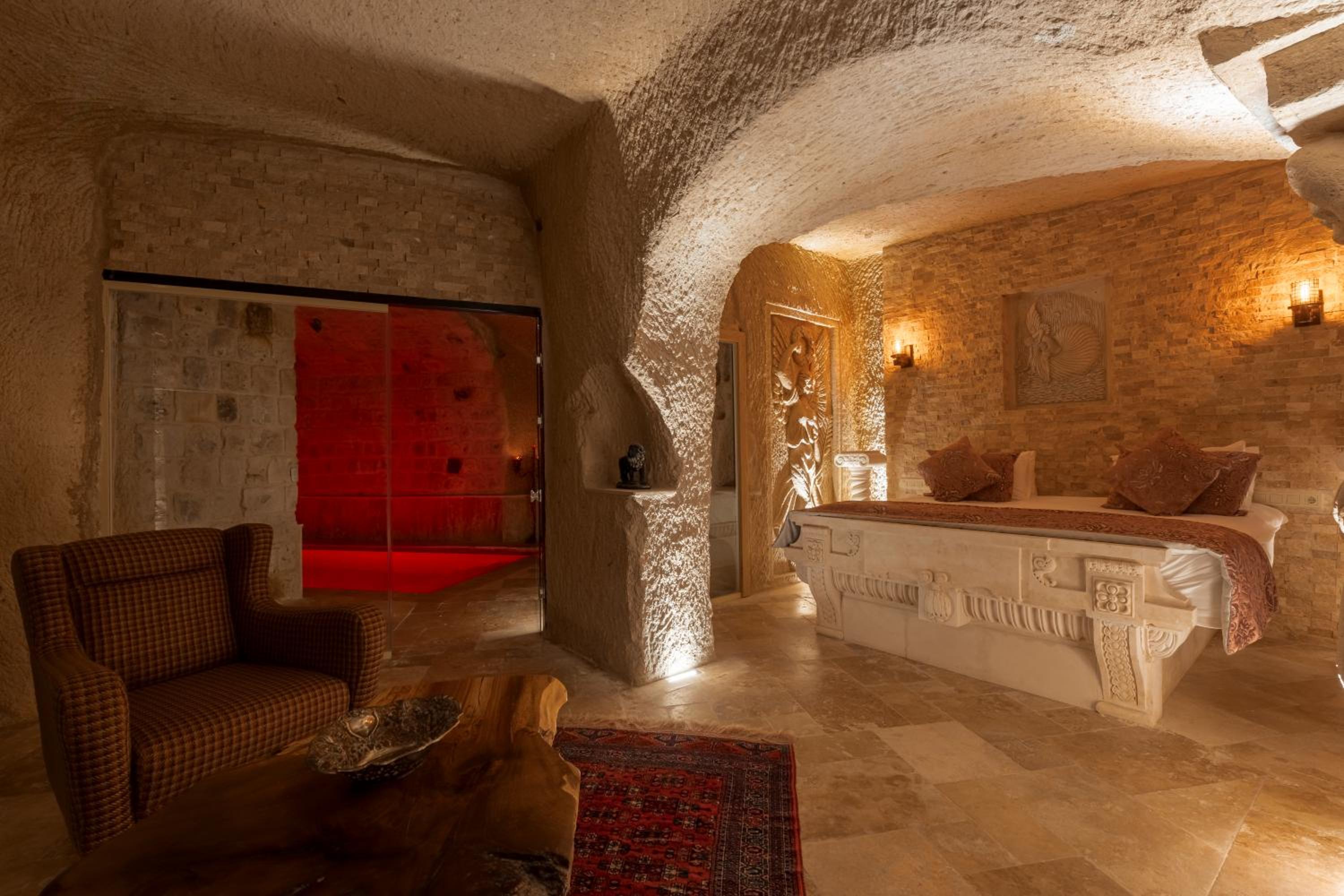 King Room with Pool View - Photo 1