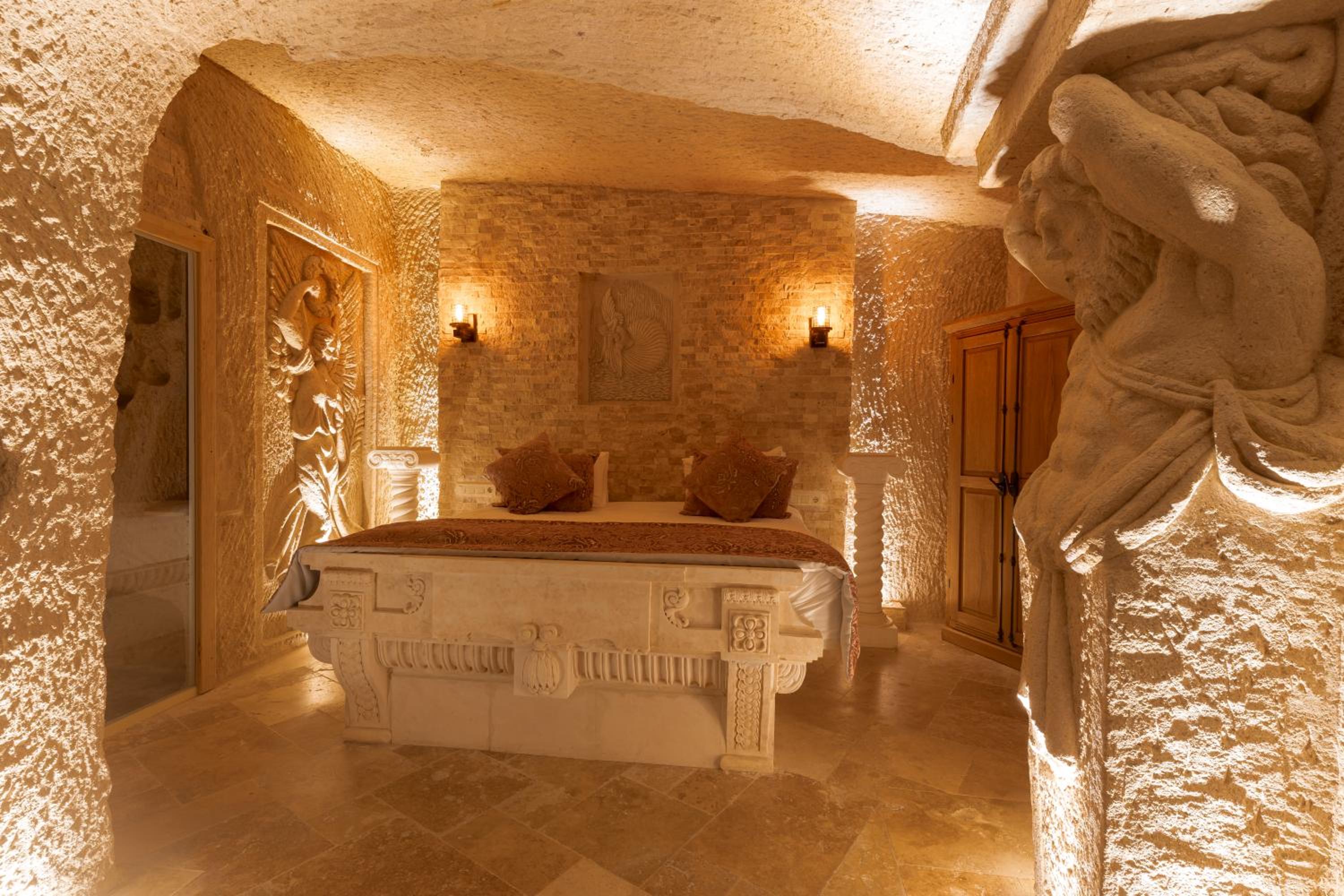 King Room with Pool View - Photo 8