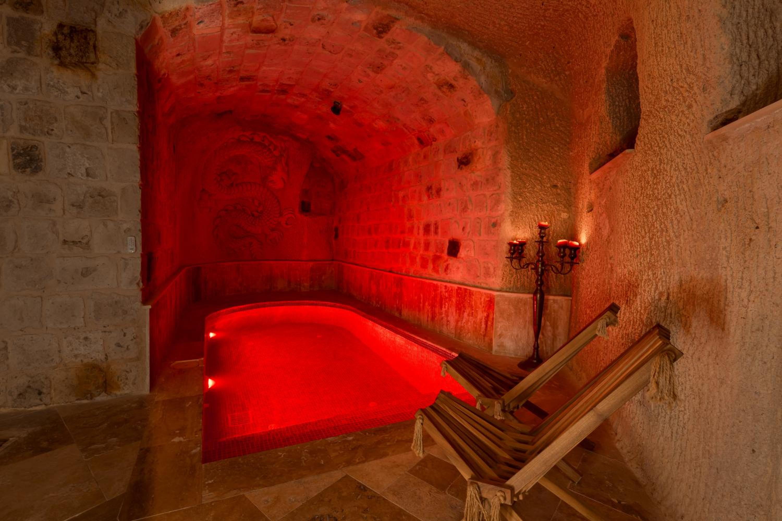 King Room with Pool View - Photo 3