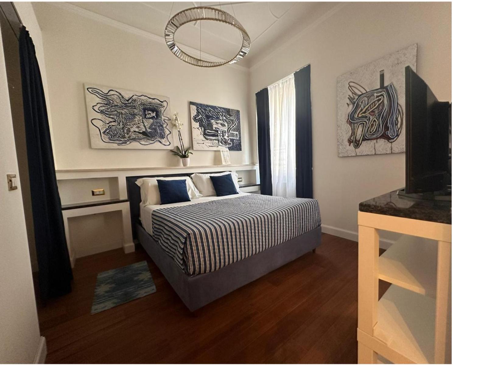 Deluxe One-Bedroom Apartment