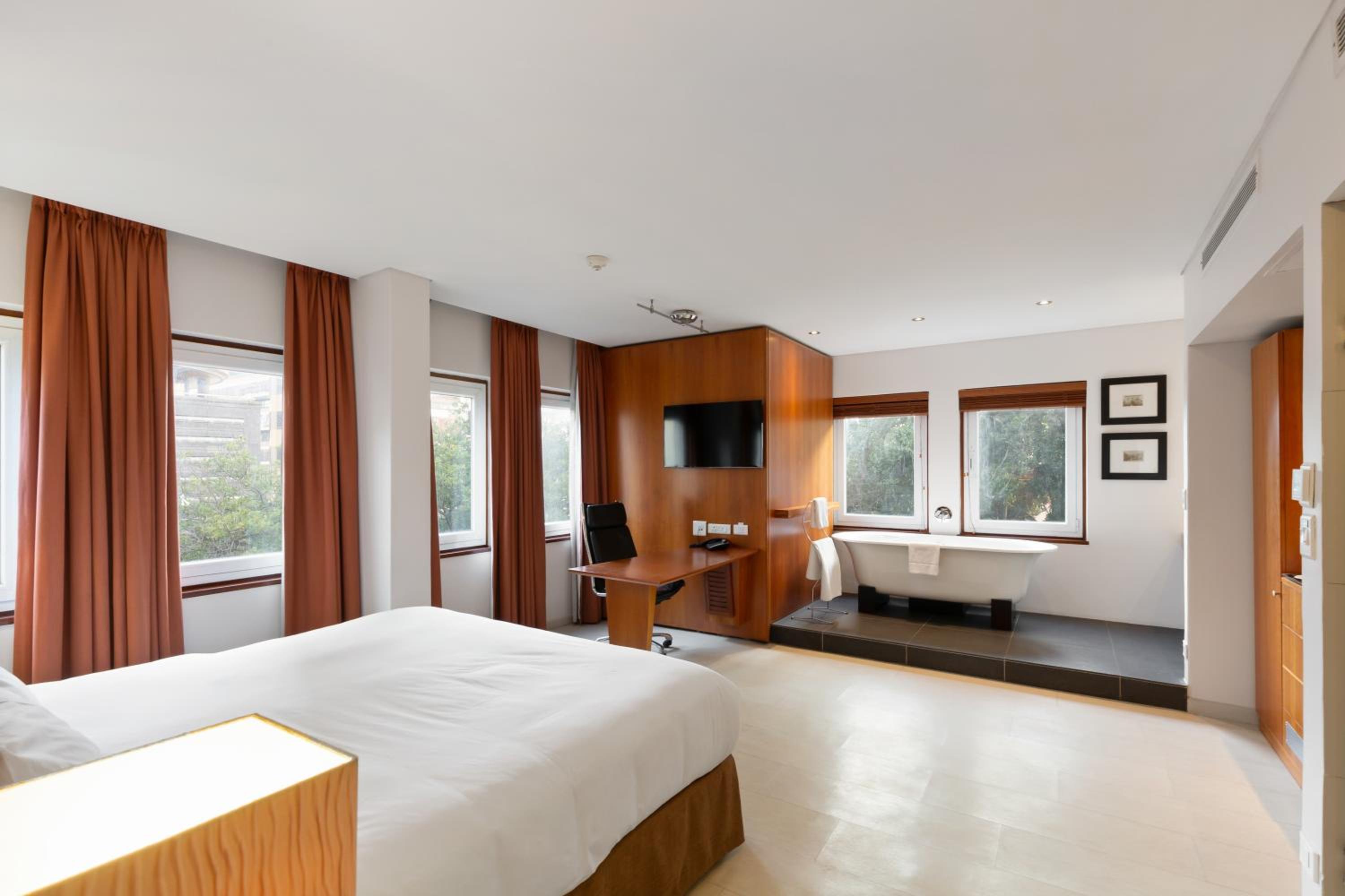 Superior King Room - Photo 1