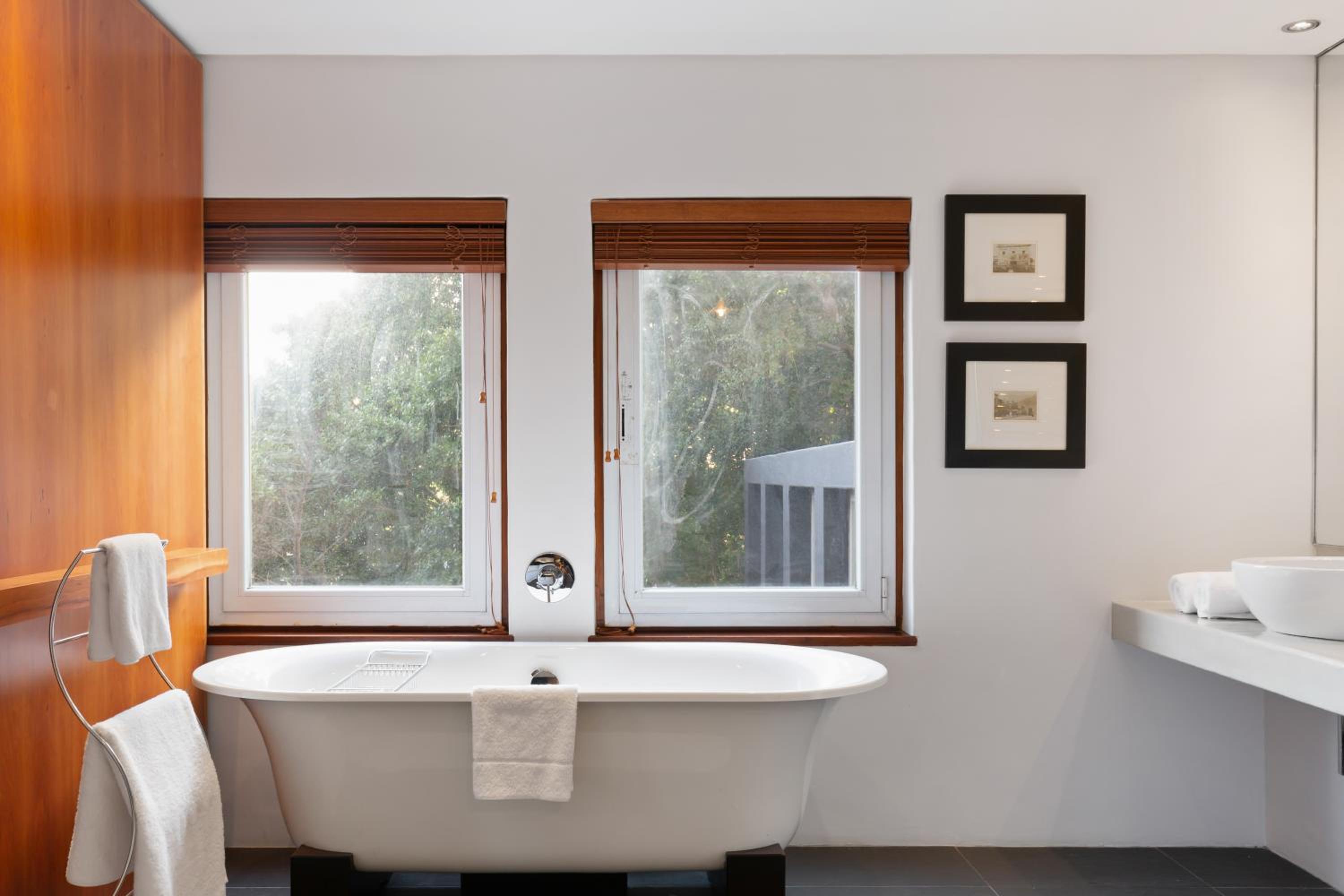 Superior King Room - Photo 8