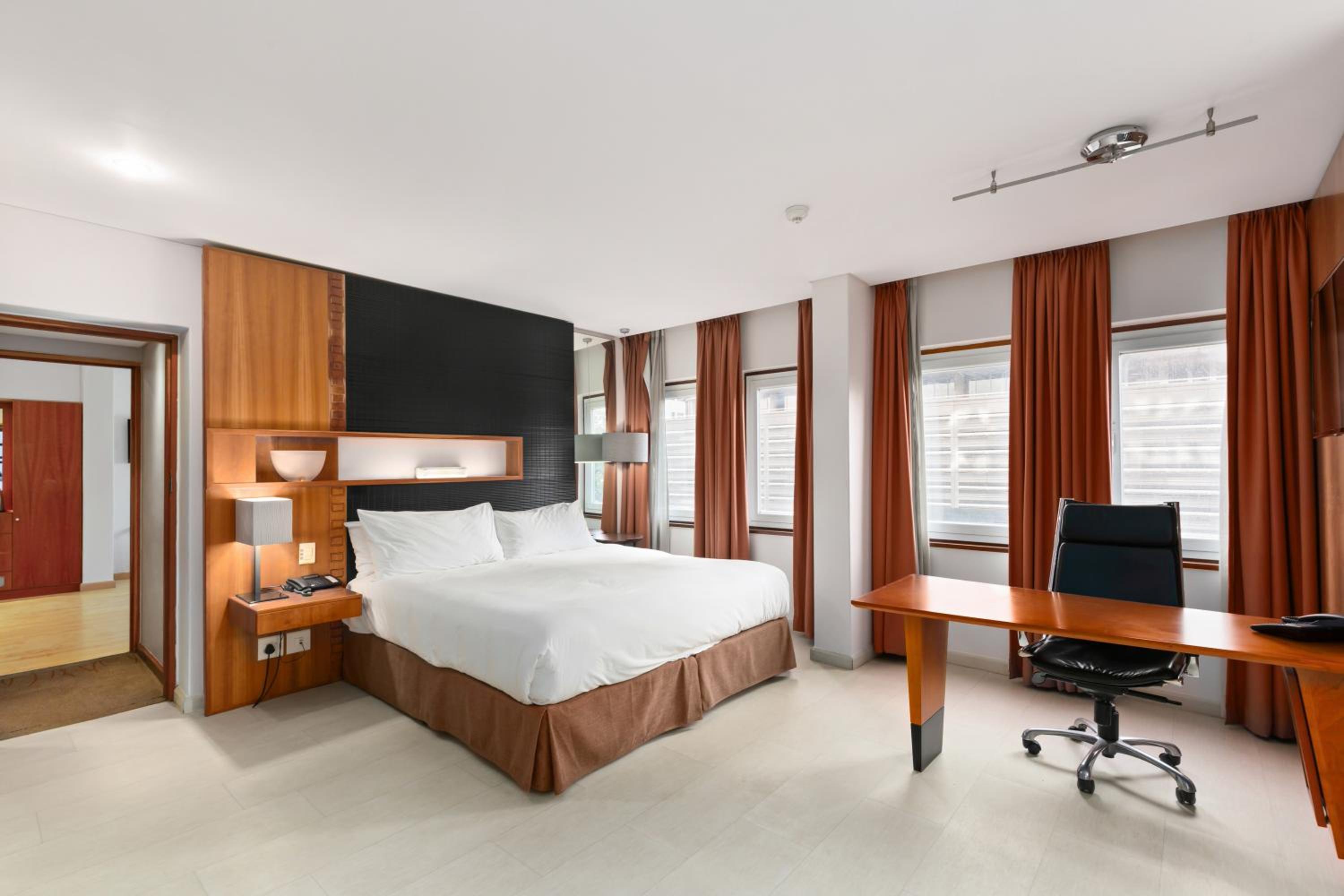 Superior King Room - Photo 10