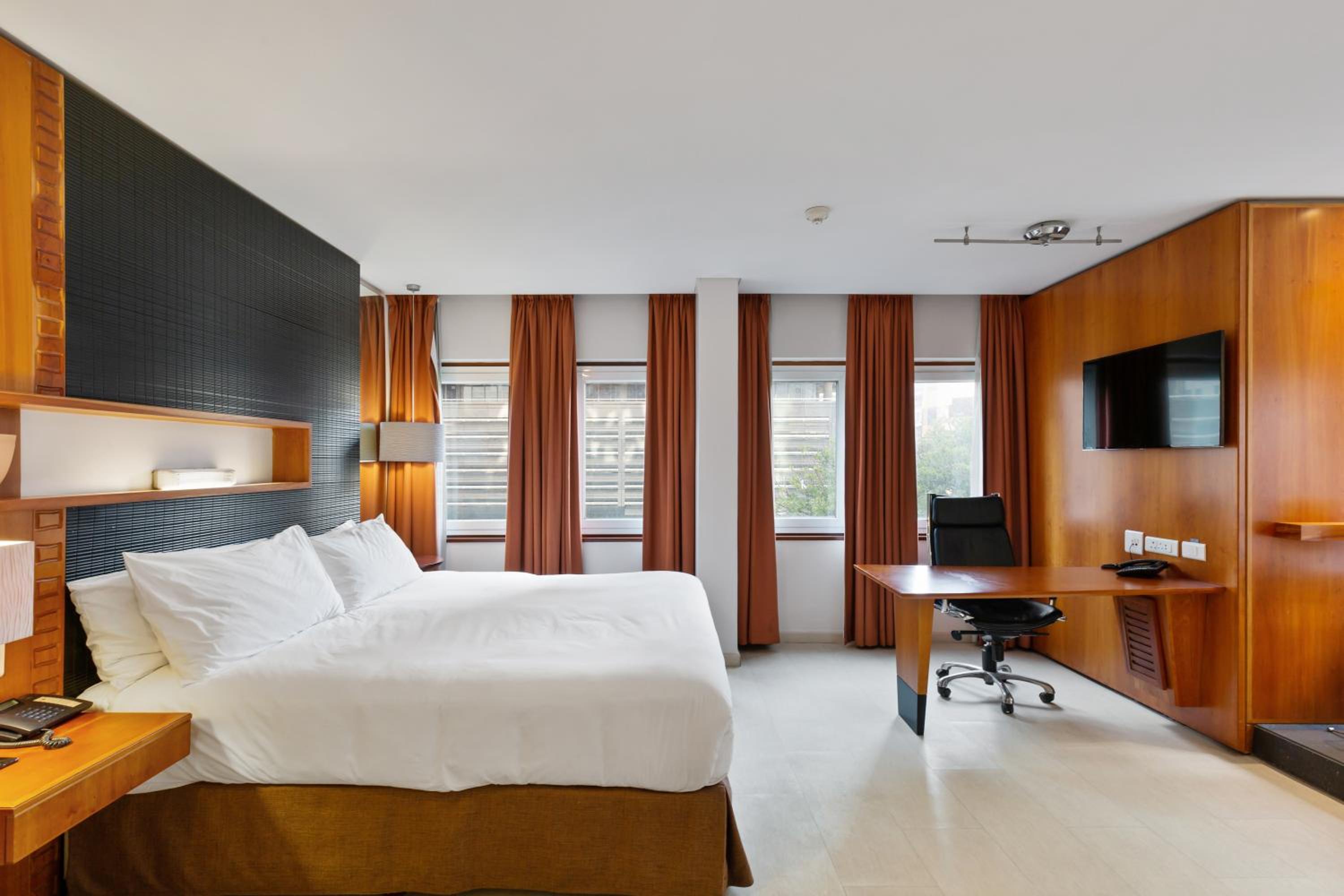 Superior King Room - Photo 4
