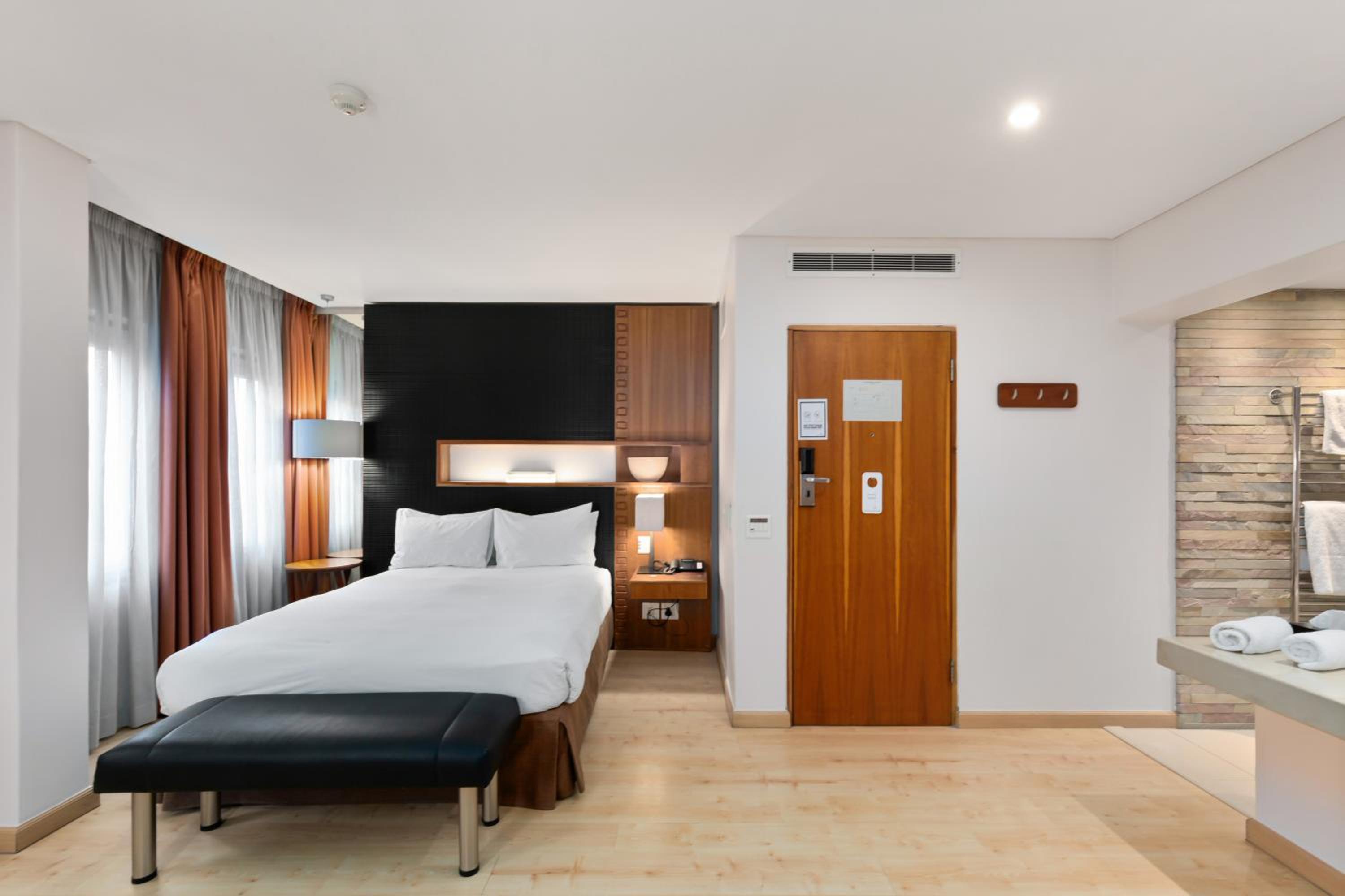 Superior King Room - Photo 5