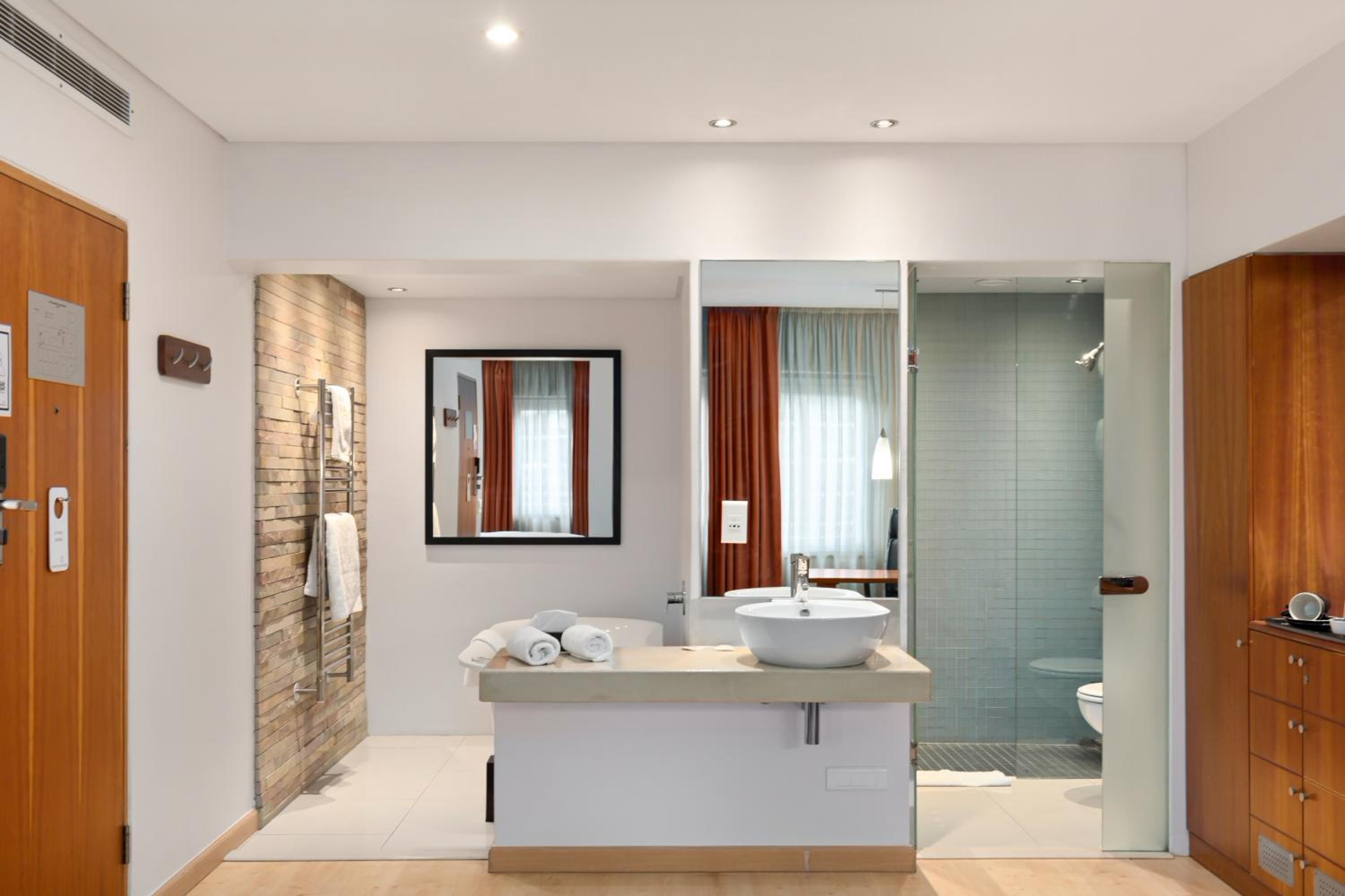 Superior King Room - Photo 11