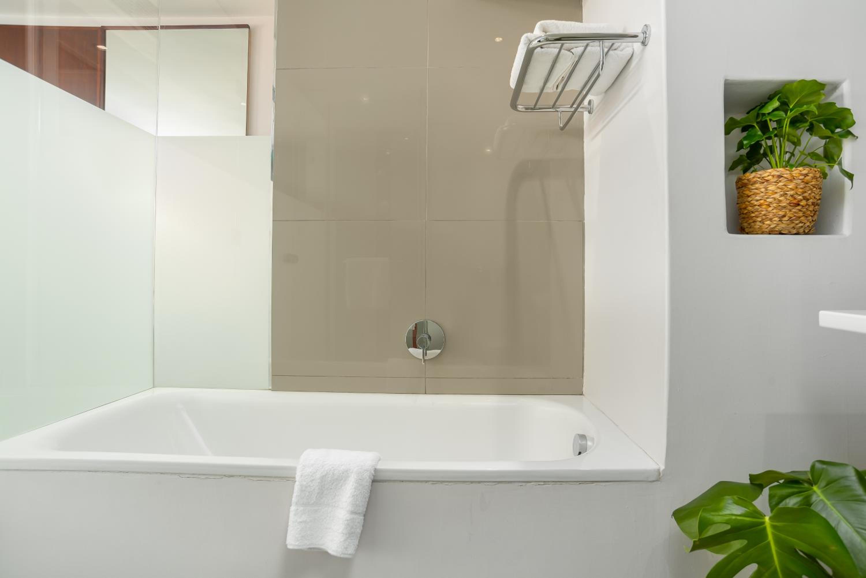 Double Room - Photo 16