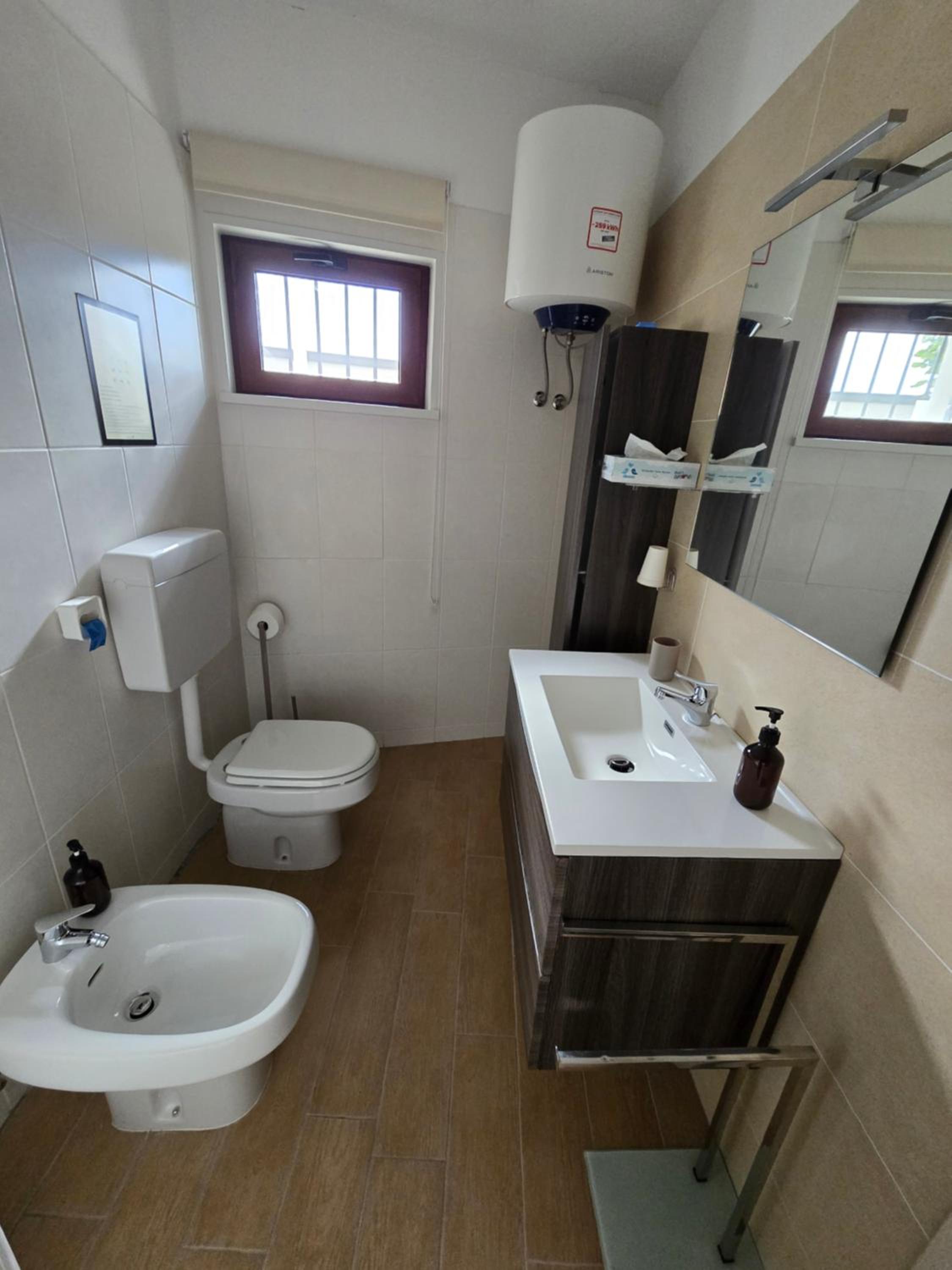 One-Bedroom House photo 2