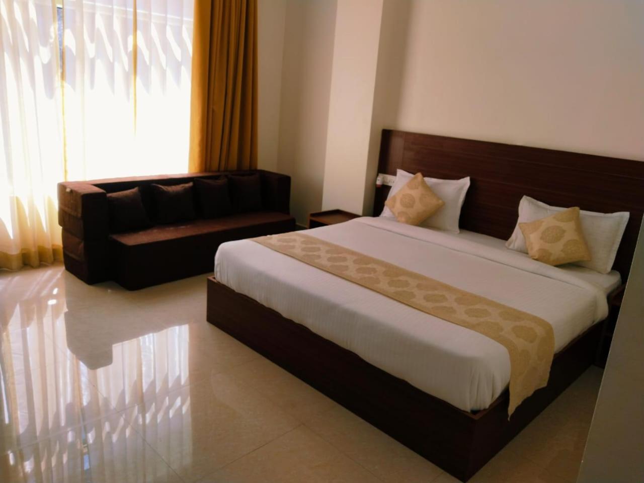 Deluxe Room - Photo 9