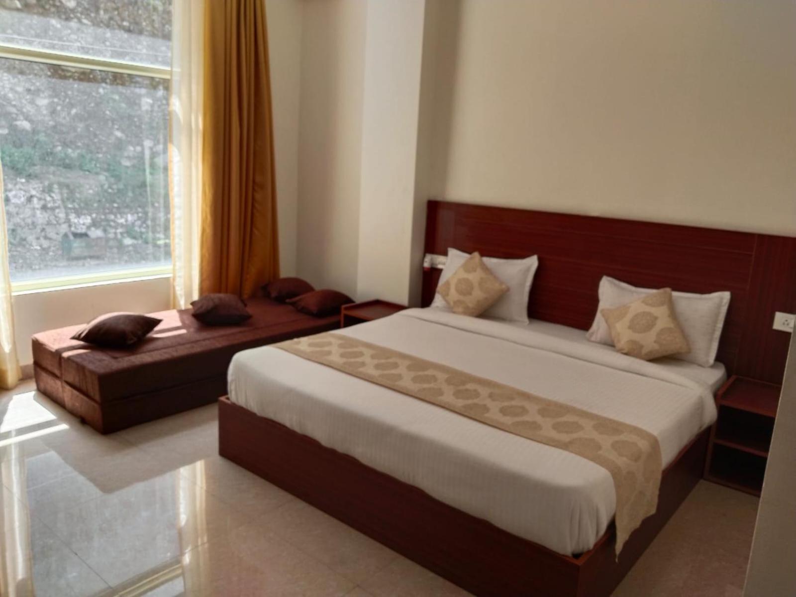 Deluxe Room - Photo 8