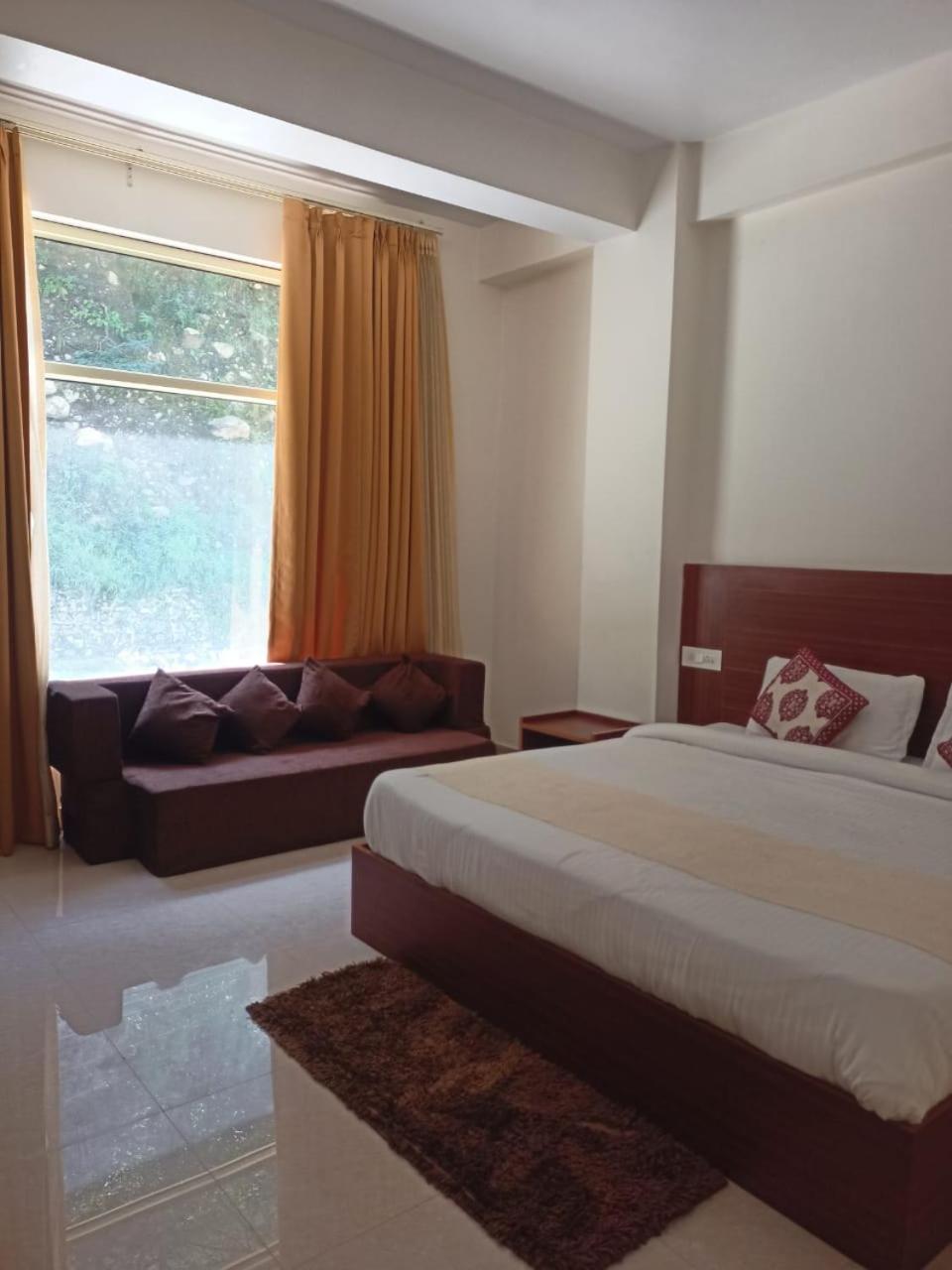 Deluxe Room - Photo 6