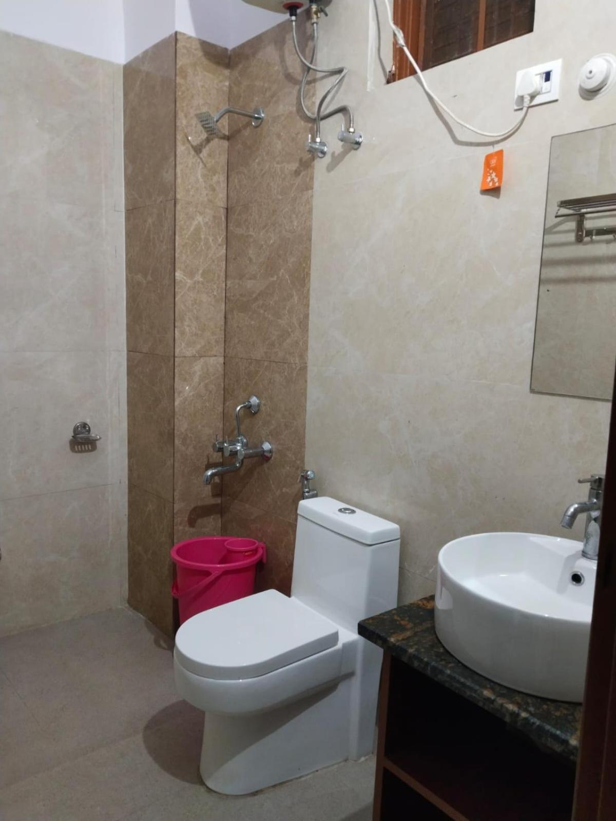 Deluxe Room - Photo 10