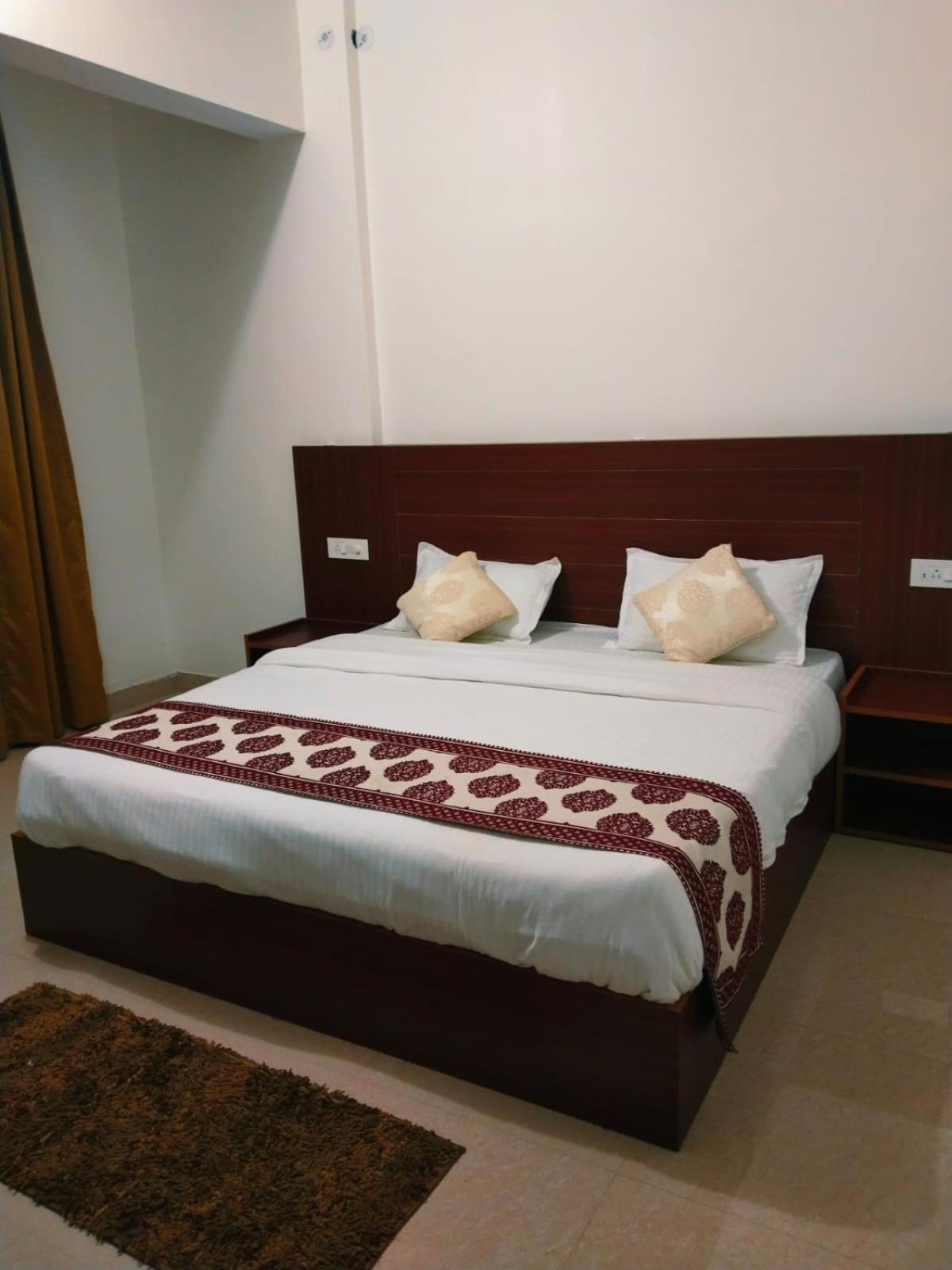 Deluxe Room - Photo 12