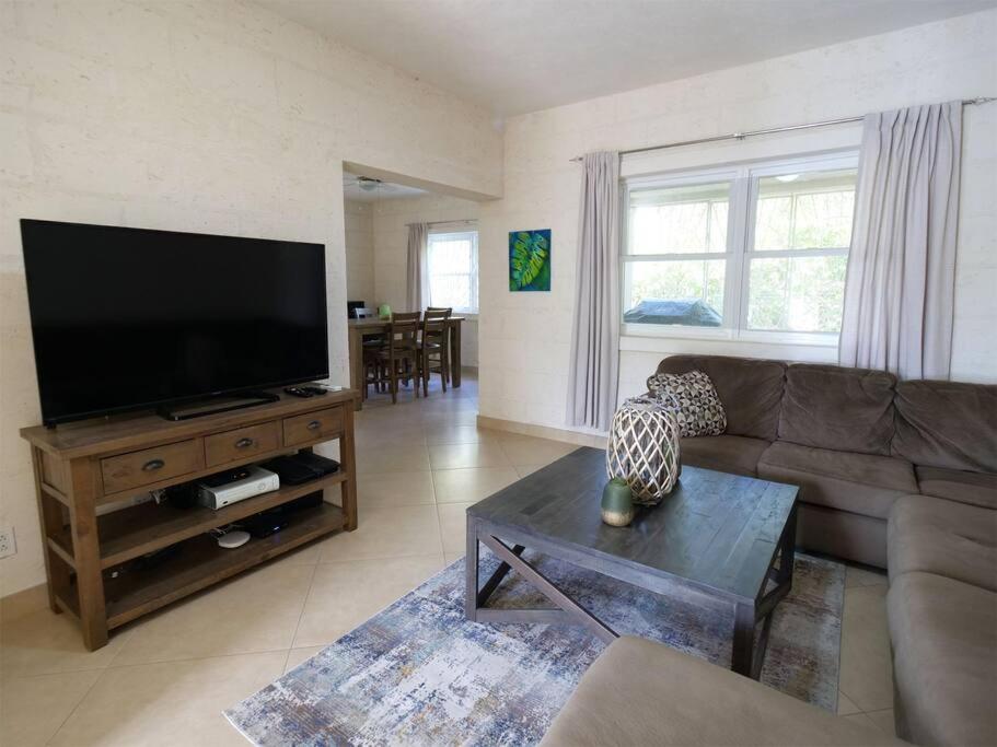 Three-Bedroom Villa photo 1