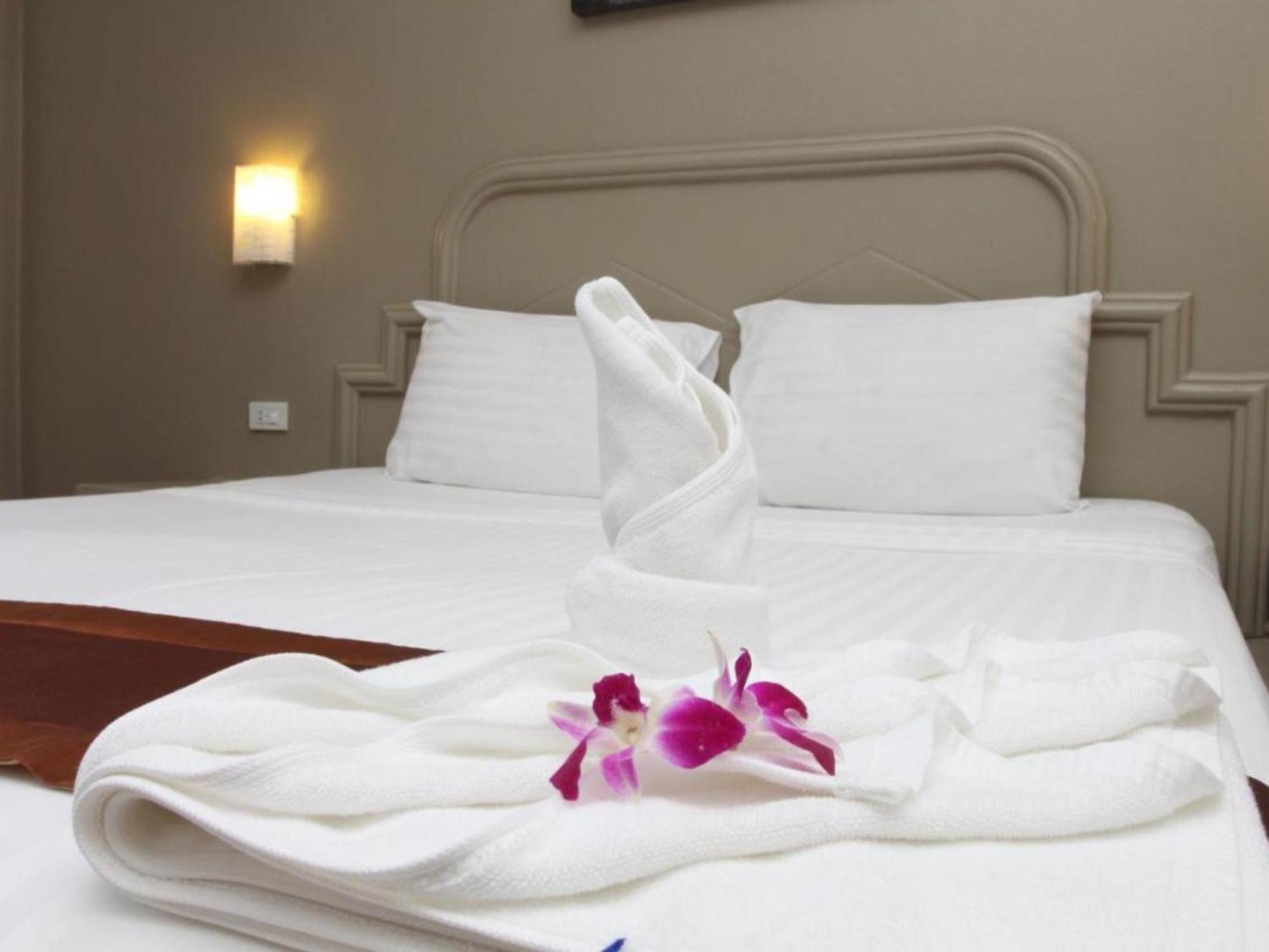 Standard Double Room - Photo 8