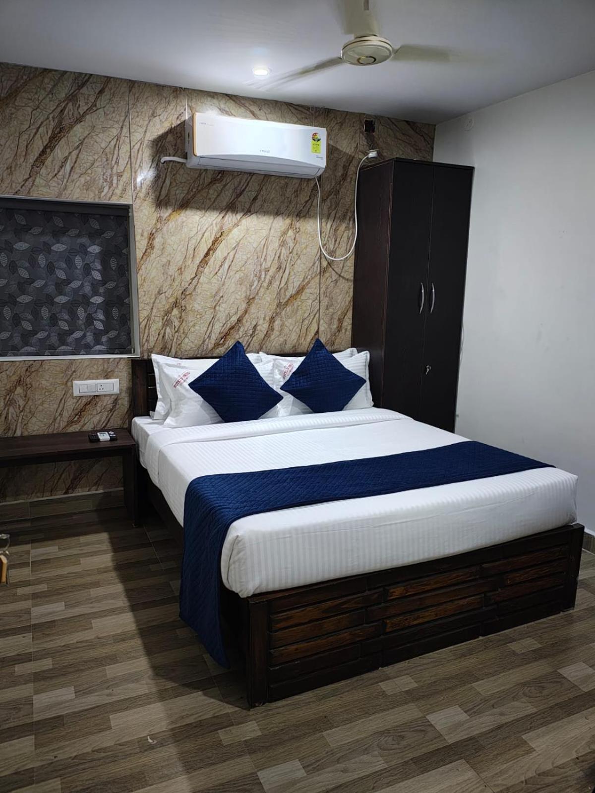 Deluxe Room - Photo 4