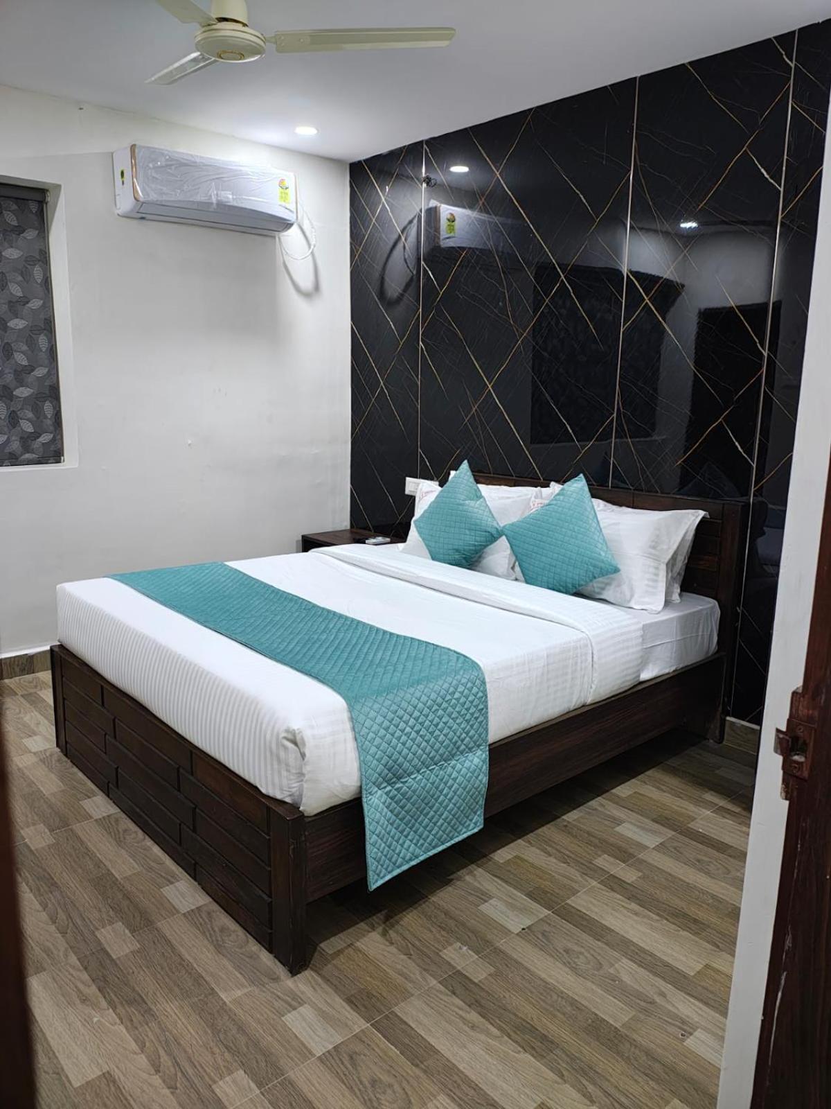Deluxe Room - Photo 2