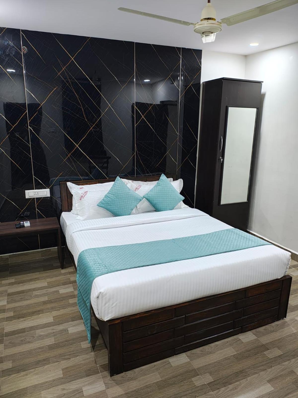 Deluxe Room - Photo 5