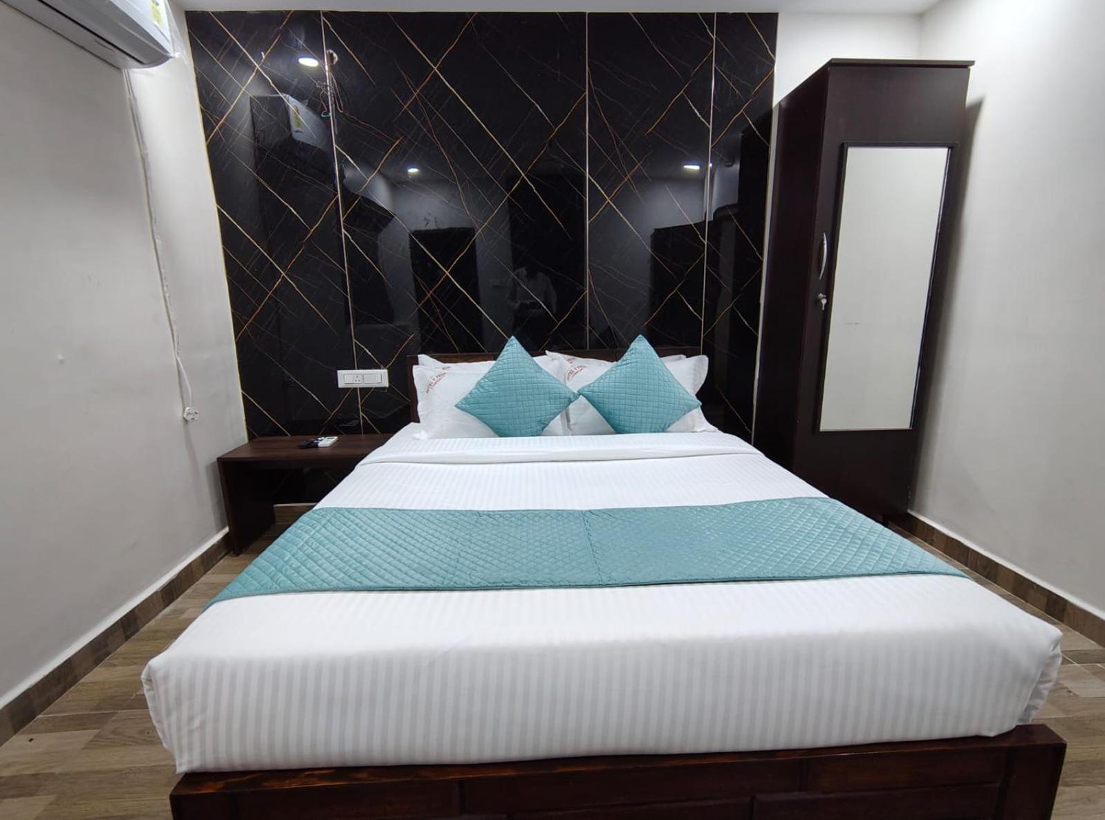Deluxe Room - Photo 3