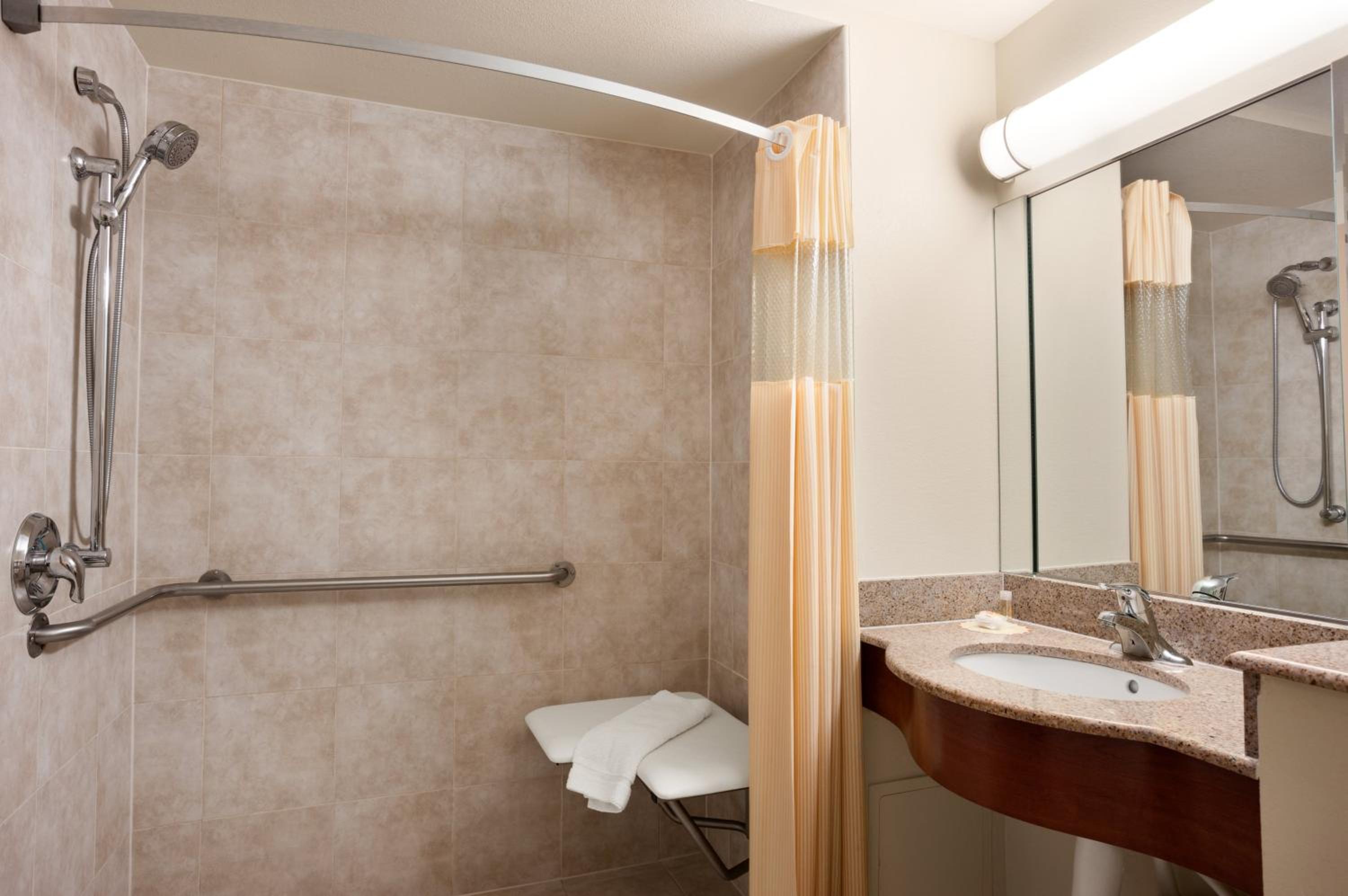 Executive Double Room With Two Double Beds - Non-Smoking photo 2