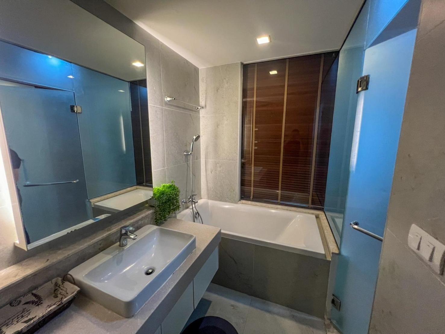 Suite With Pool View - Photo 29