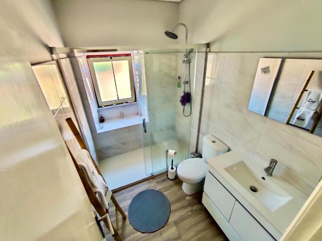 Three-Bedroom House photo 2