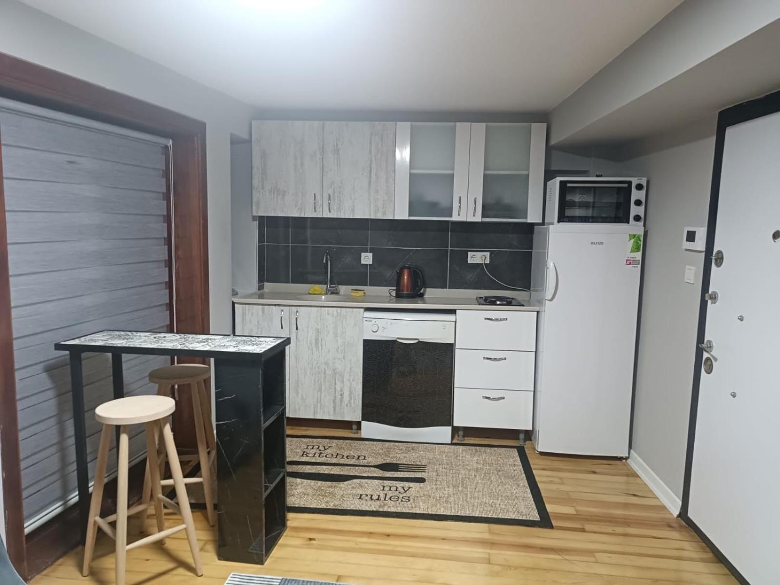 One-Bedroom Apartment photo 2
