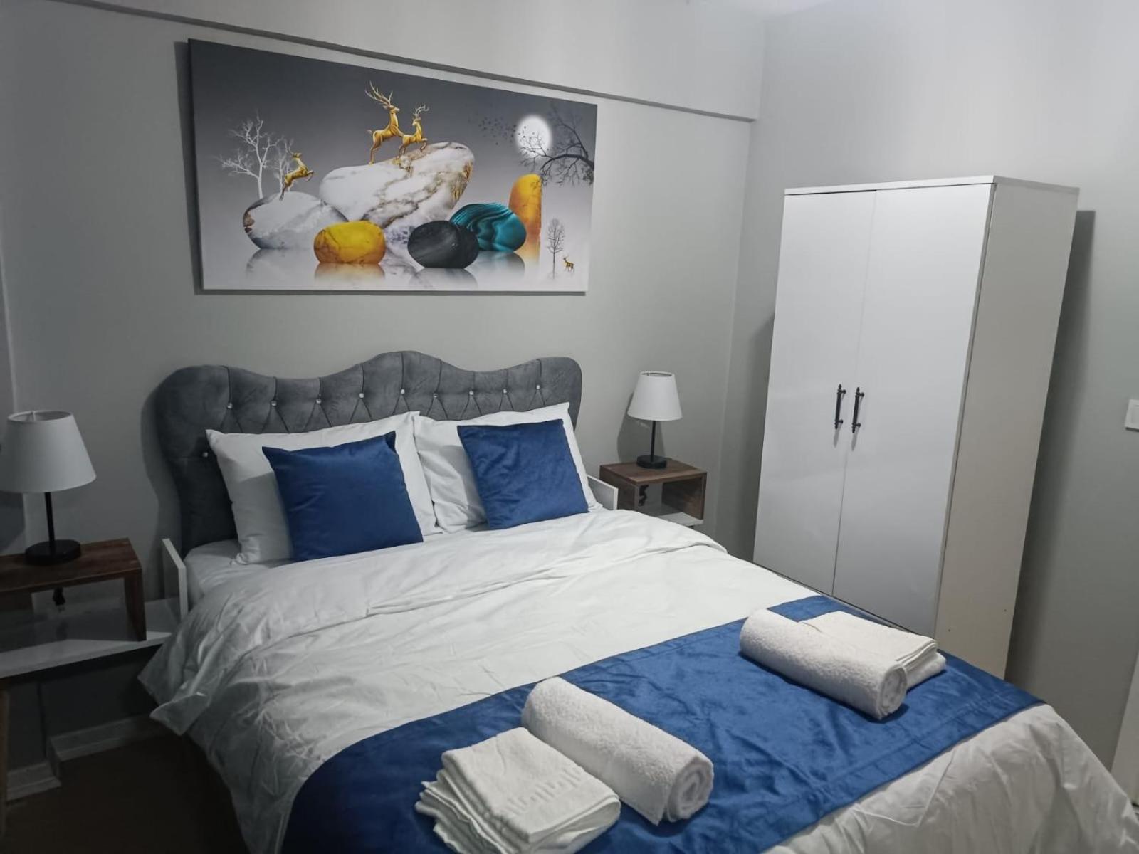 One-Bedroom Apartment photo 1