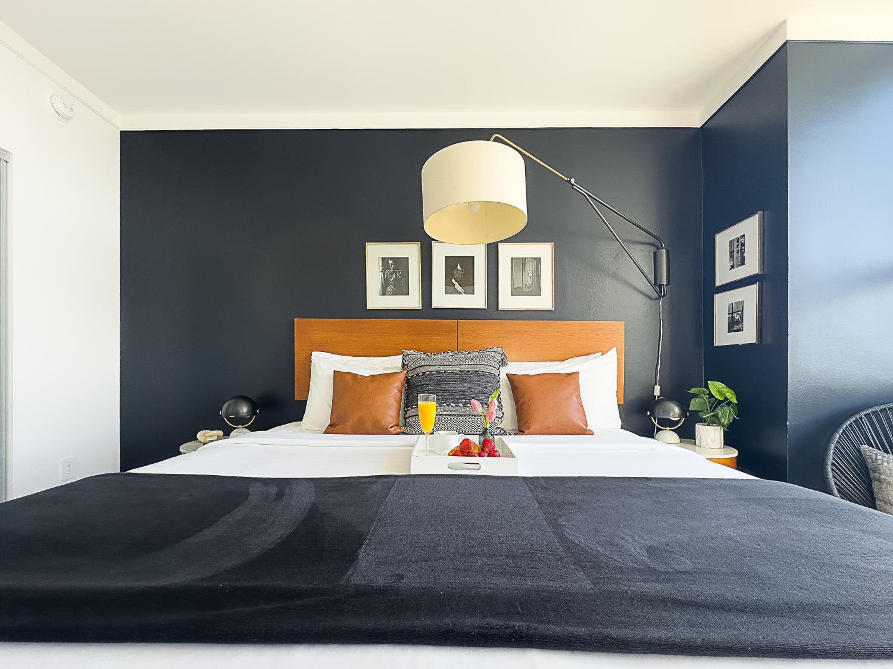 Deluxe King Room photo 1