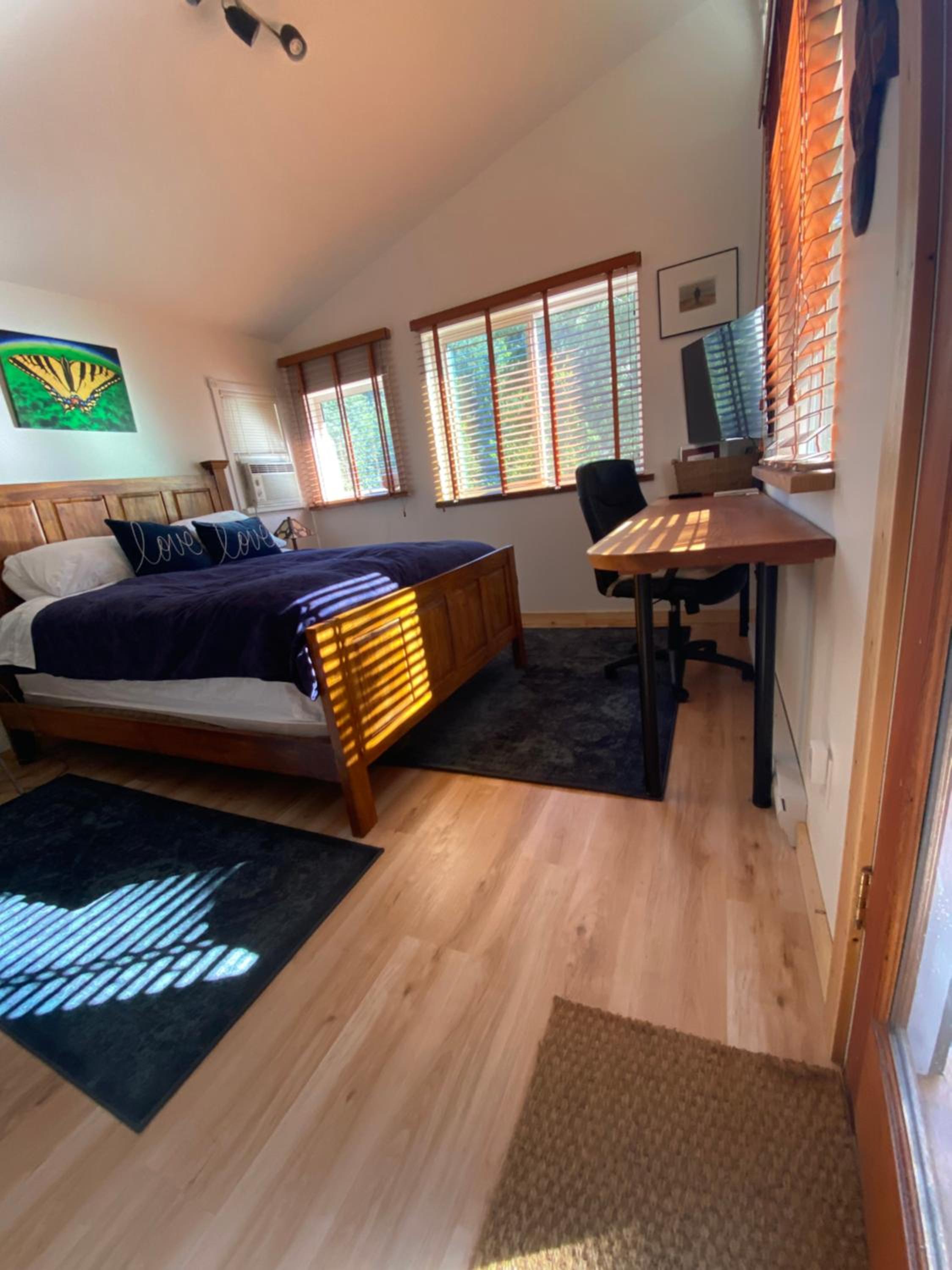 Queen Room photo 1