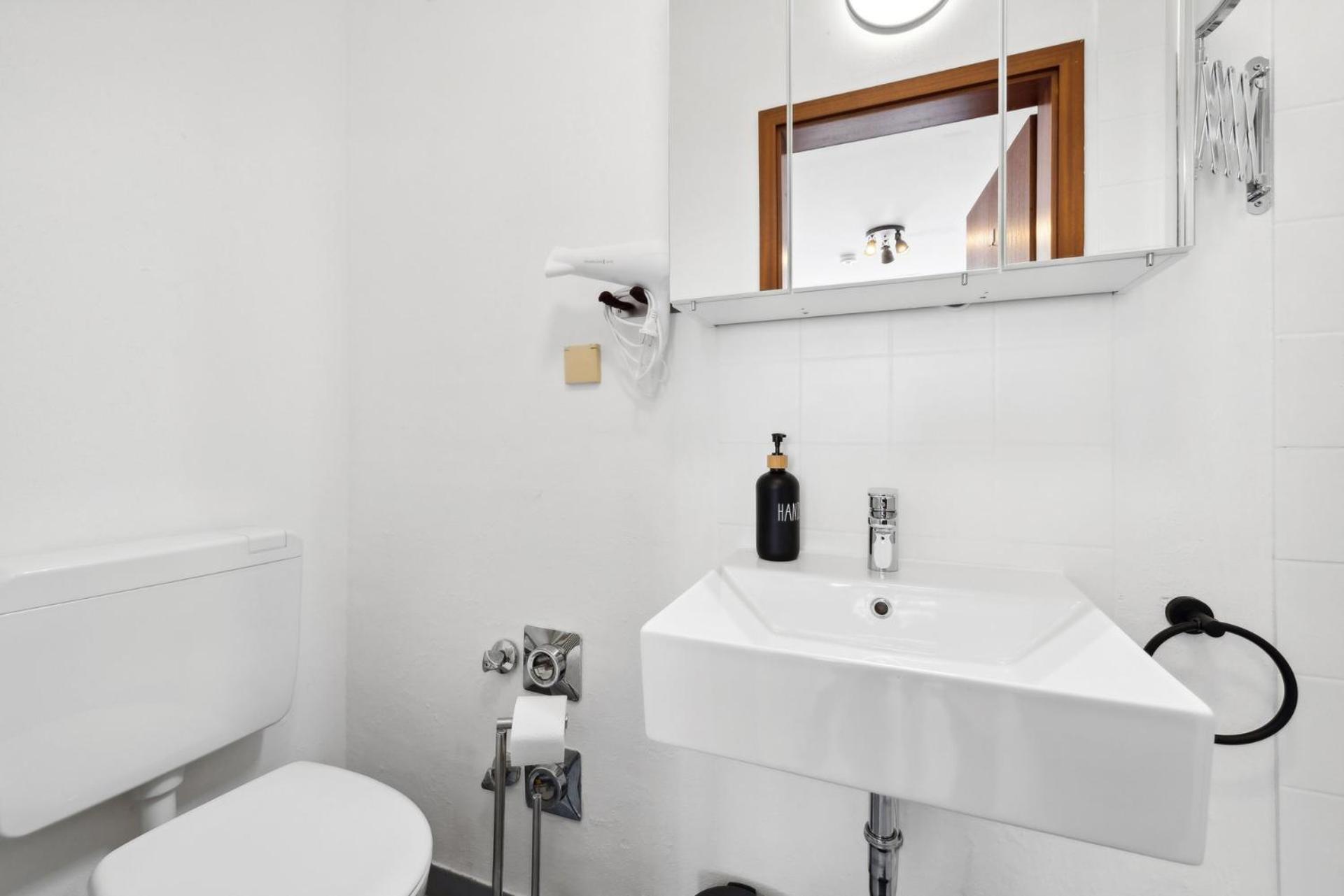 Queen Studio photo 2
