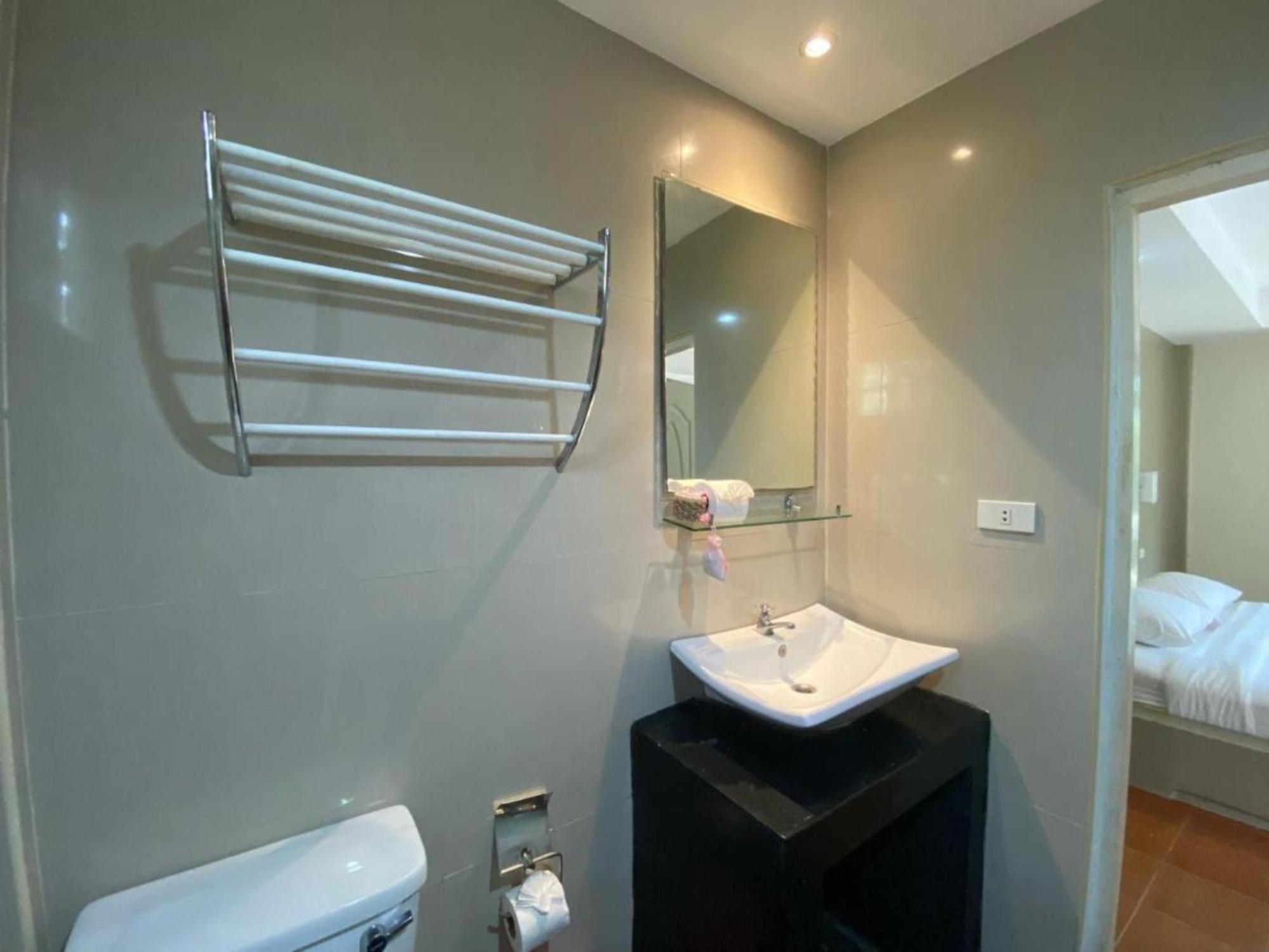 Standard Double Room - Photo 7