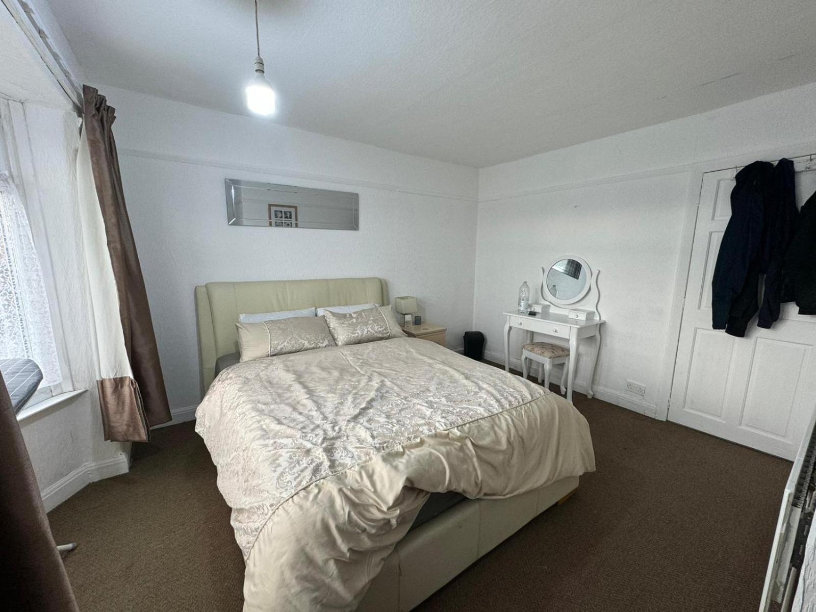 Two-Bedroom House photo 3