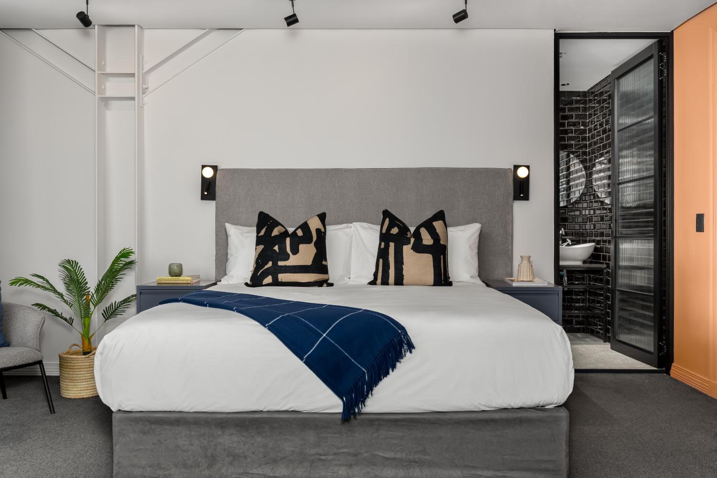 Double or Twin Room with Bathroom - Photo 4