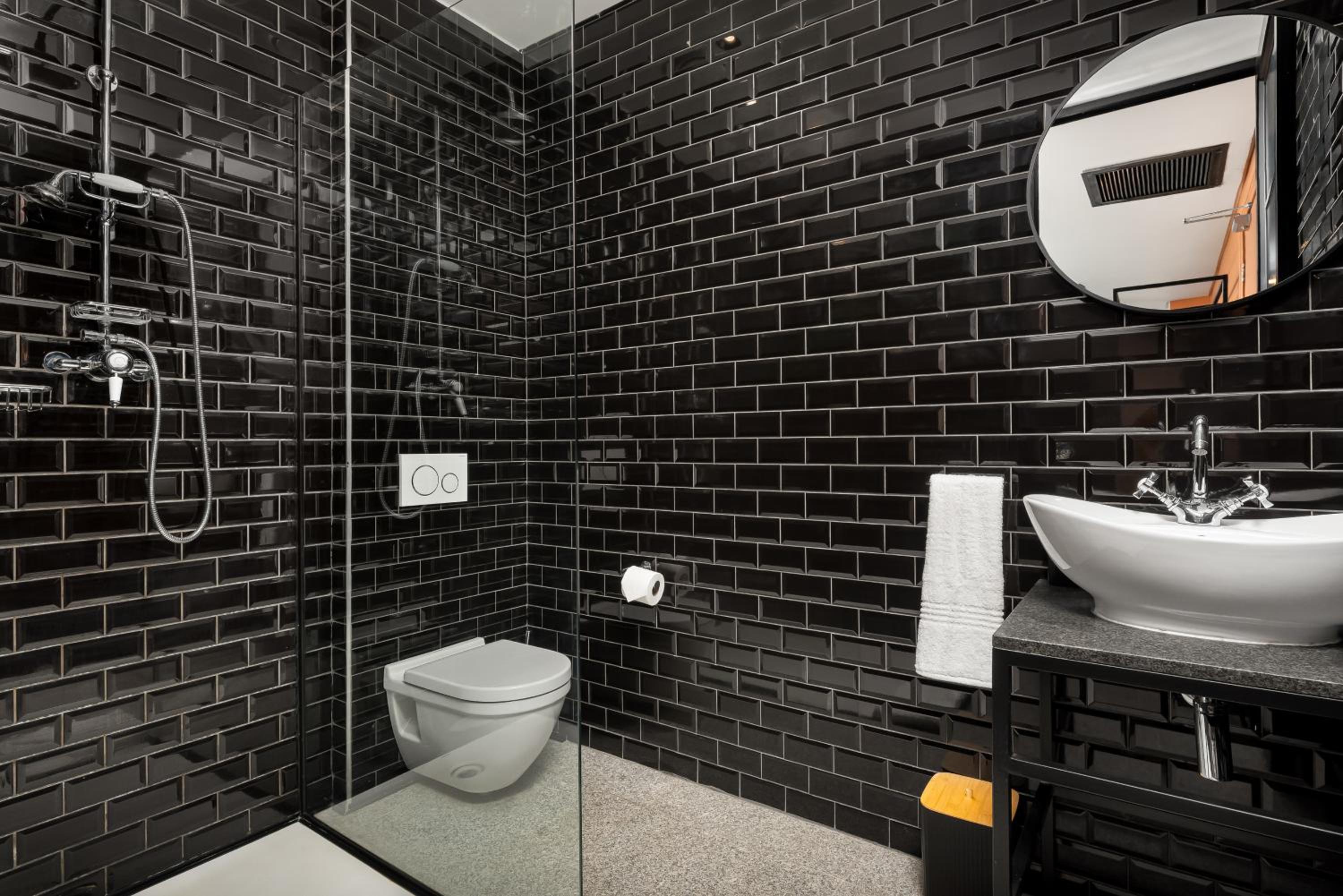 Double or Twin Room with Bathroom - Photo 2