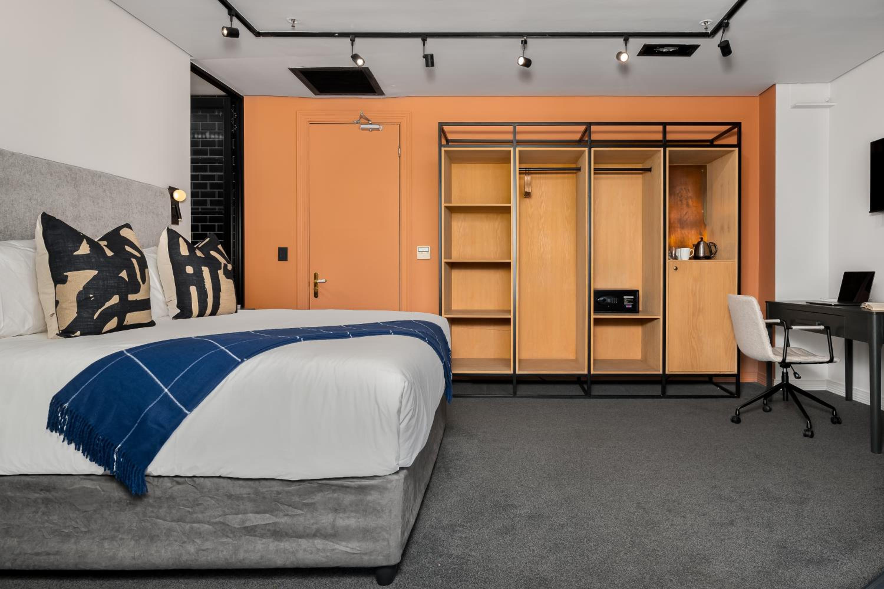 Double or Twin Room with Bathroom - Photo 7