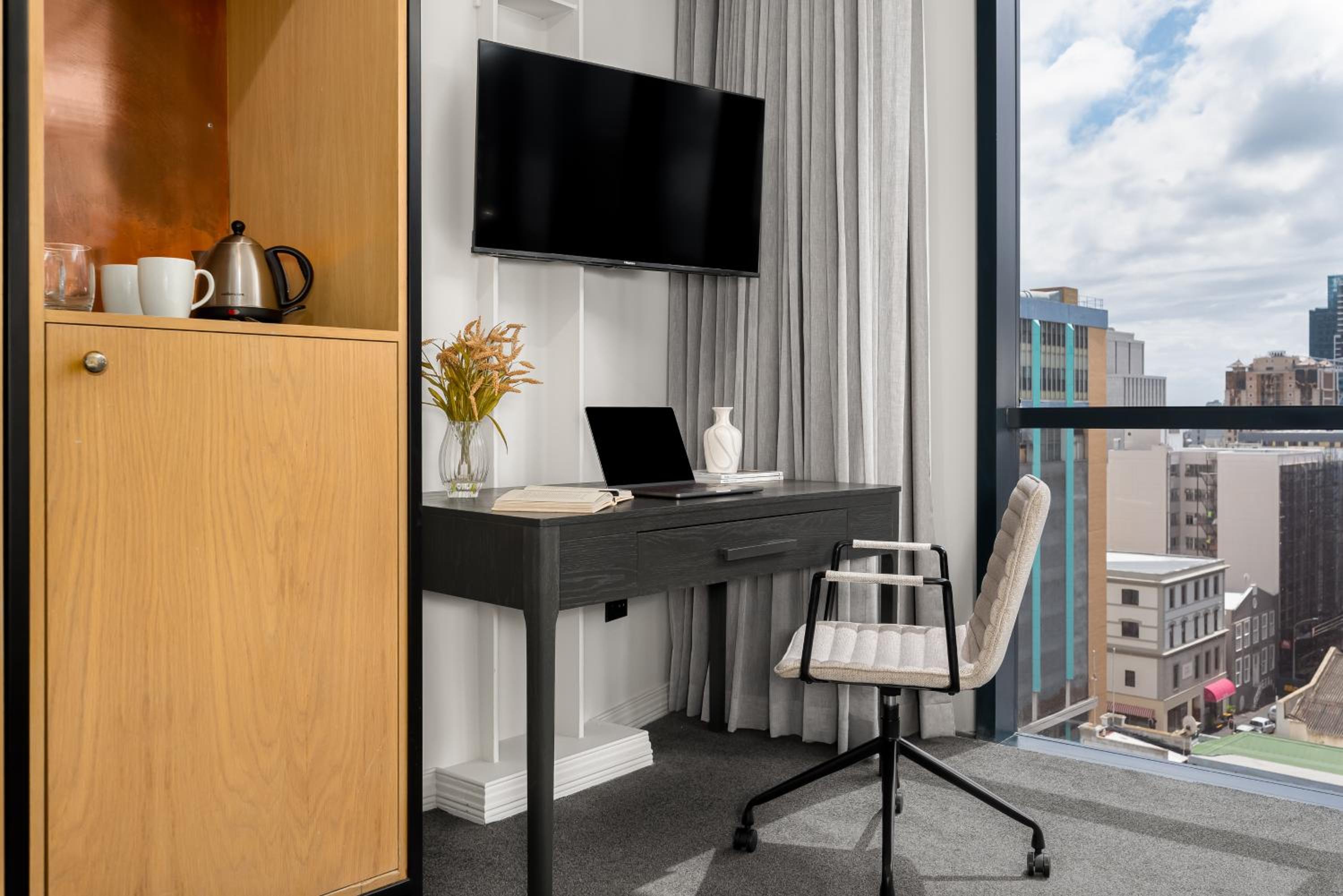 Deluxe Double or Twin Room with City View - Photo 2