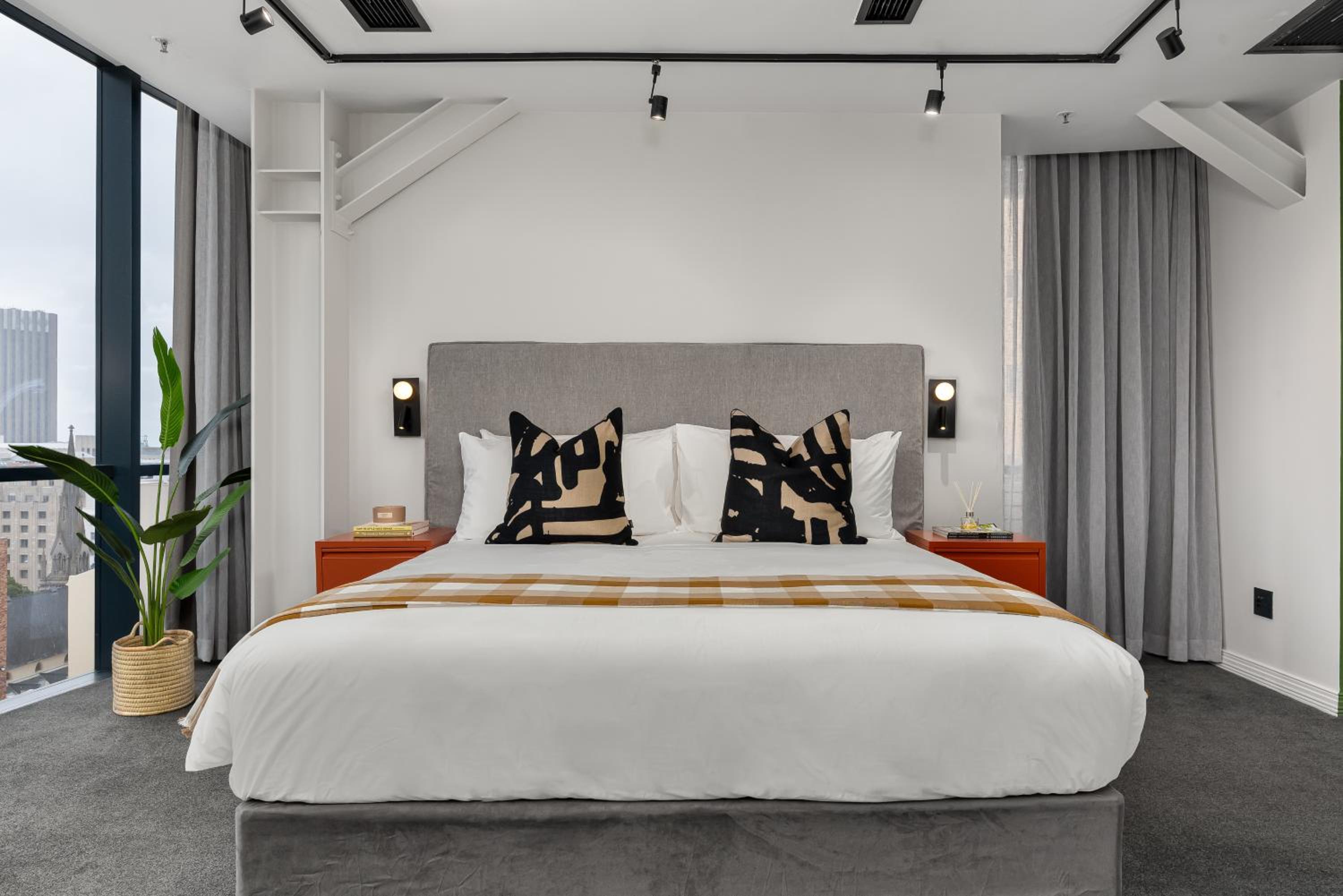 Deluxe Double or Twin Room with City View - Photo 3