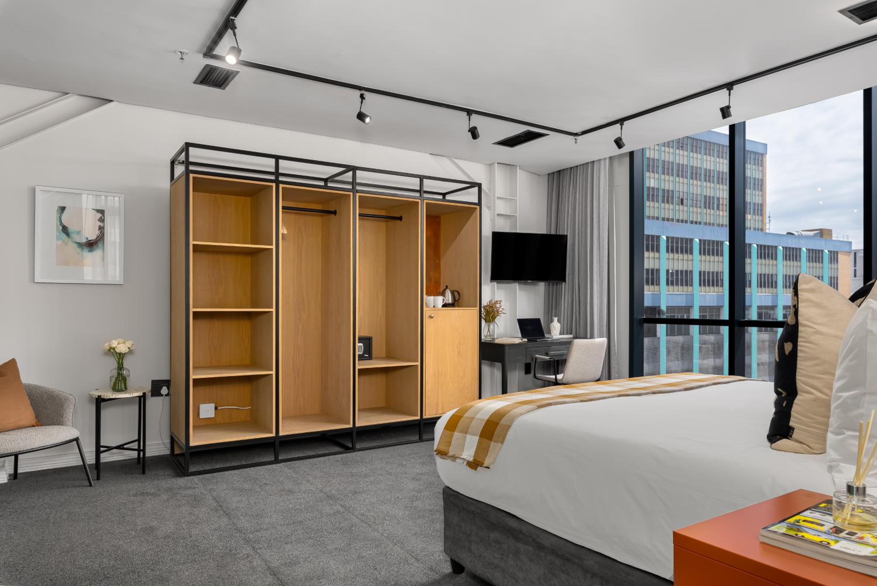 Deluxe Double or Twin Room with City View - Photo 6
