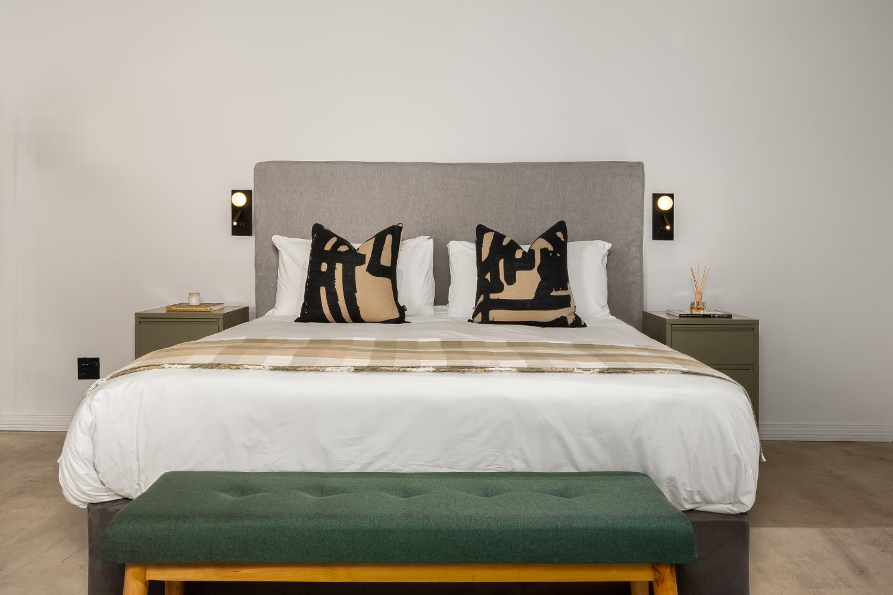 King Studio with Sofa Bed - Photo 5