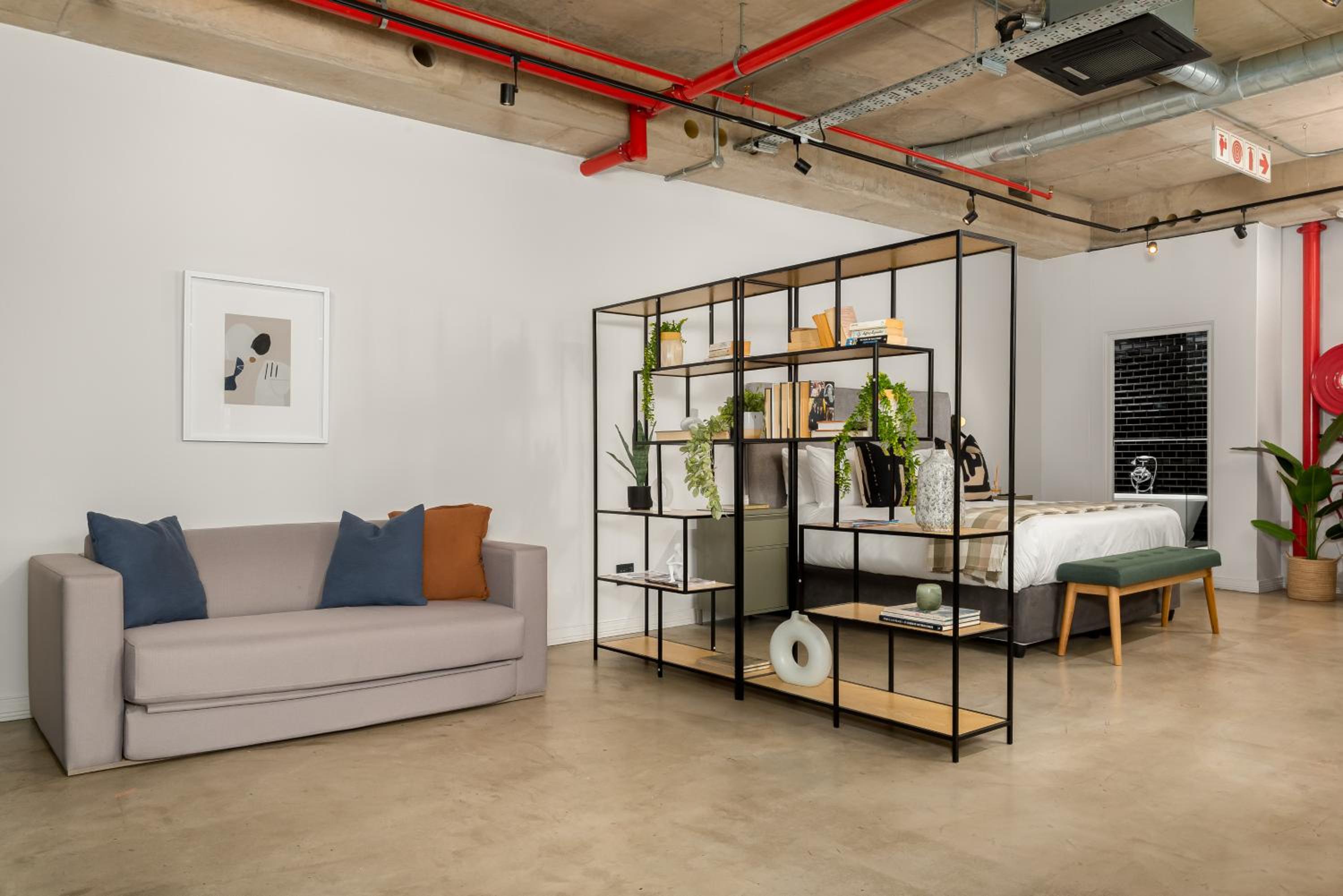 King Studio with Sofa Bed - Photo 9