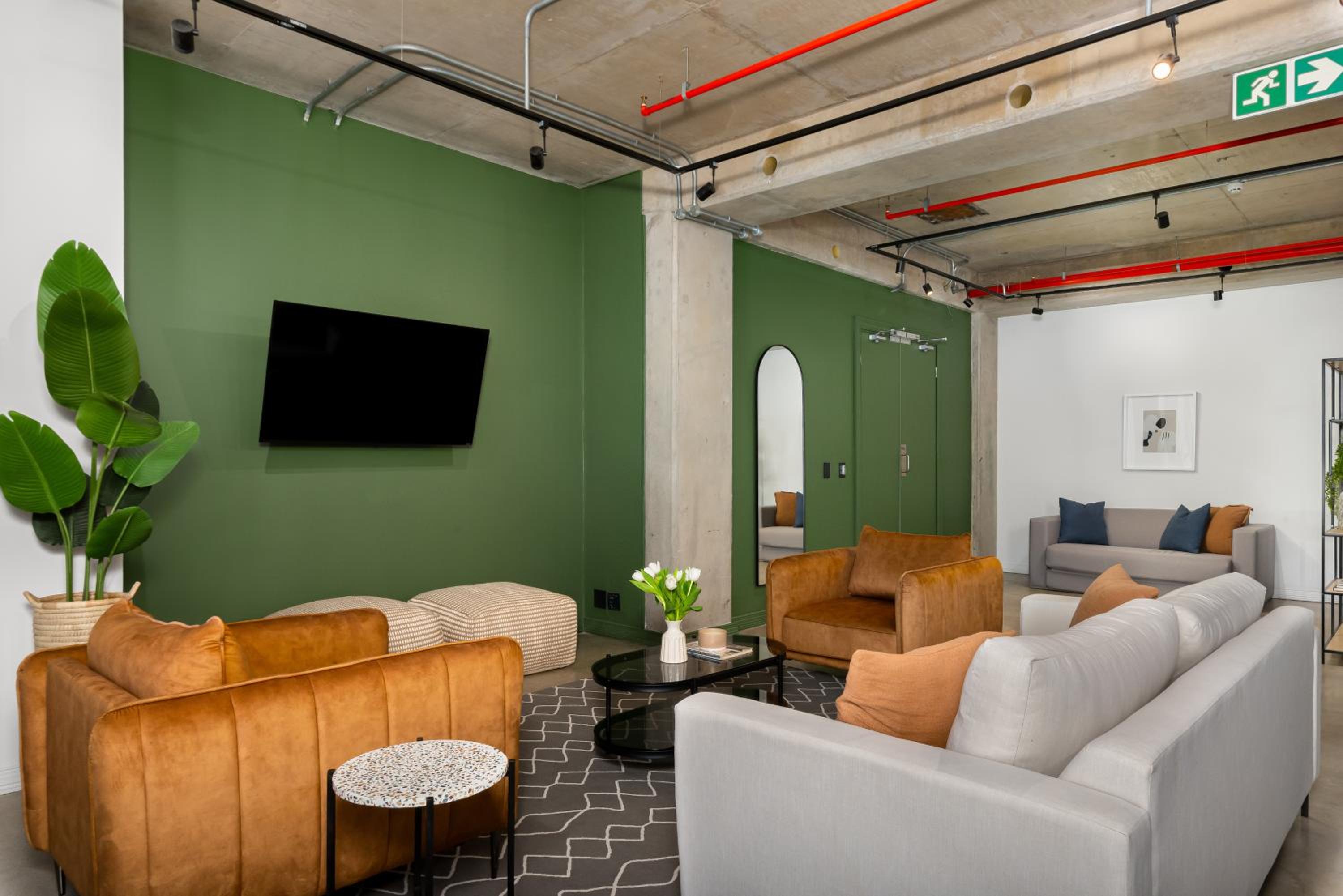 King Studio with Sofa Bed - Photo 4