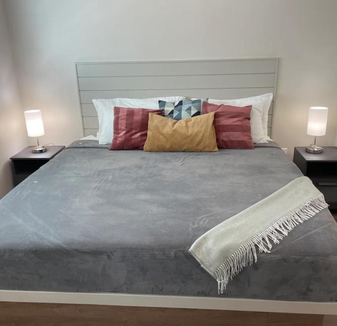 Deluxe One-Bedroom Apartment with Ocean View
