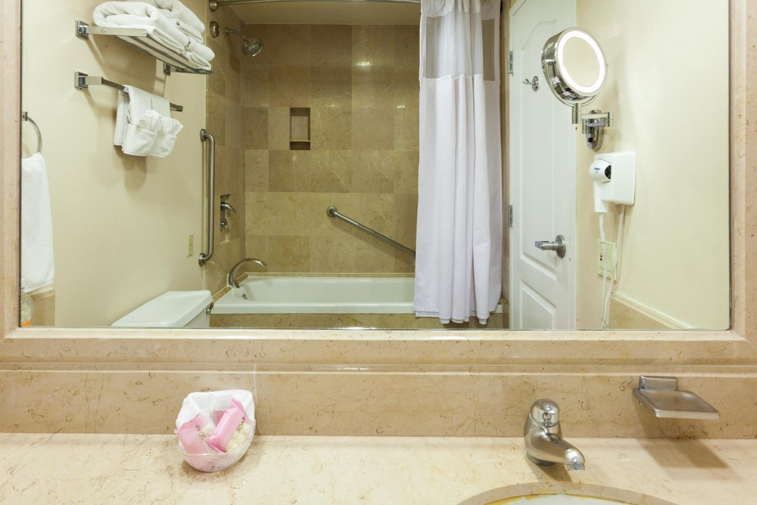 King Room - Non-Smoking - Photo 6