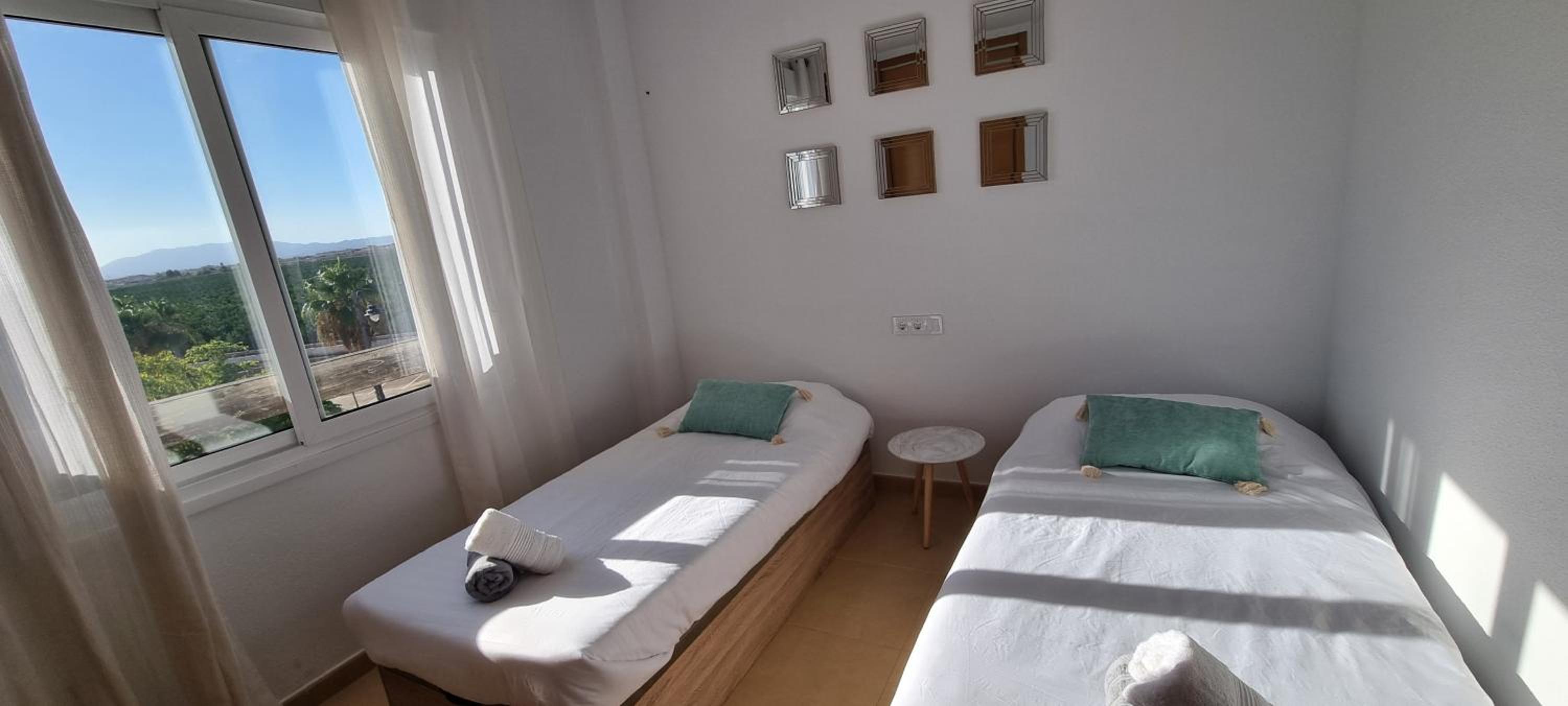 Apartamento de Dos Dormitorios con Vista a la Piscina