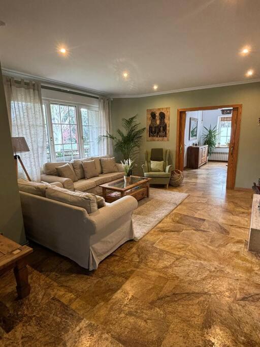 Four-Bedroom House photo 3