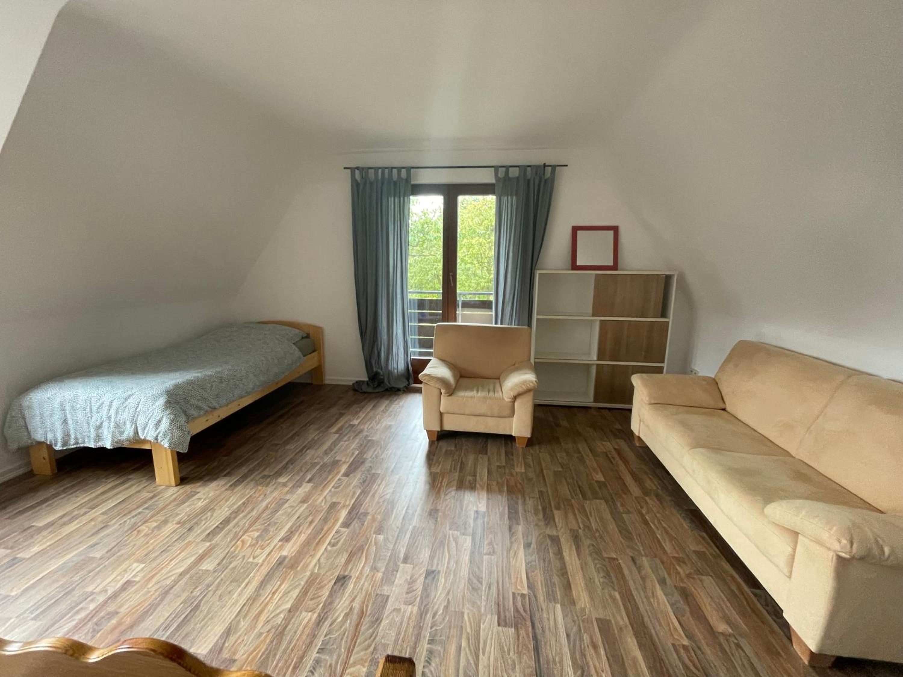 Basic Triple Room with Shared Bathroom photo 2