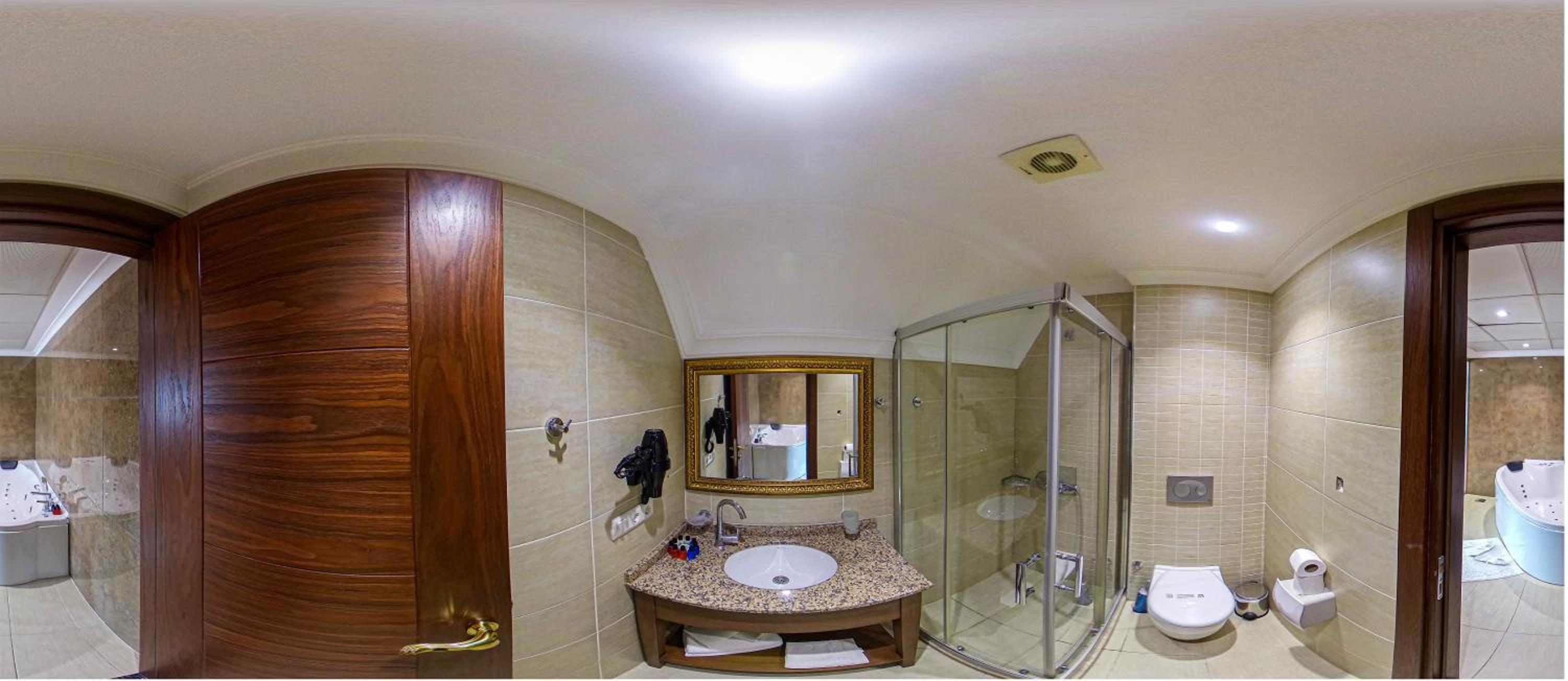 Suite with Hot Tub photo 2