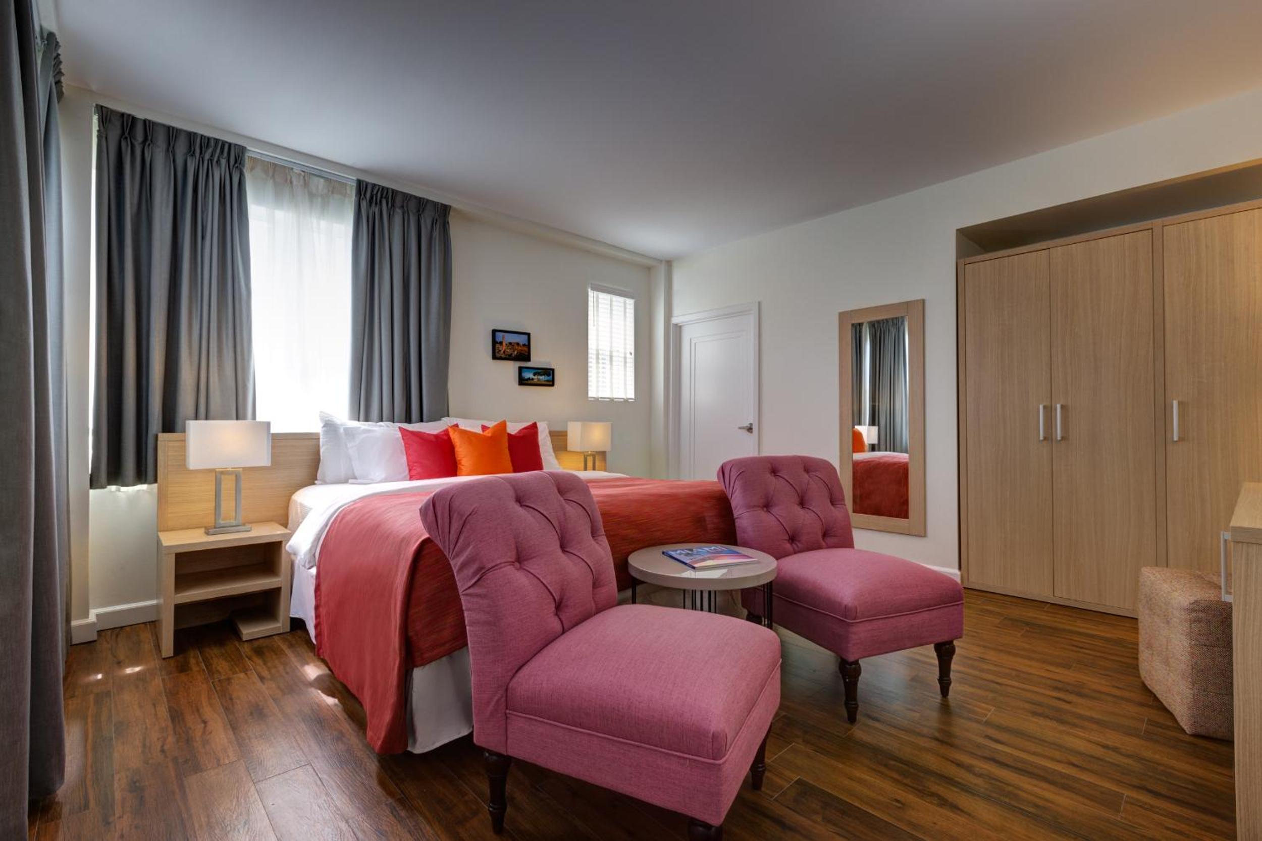 Deluxe King Room - Photo 1