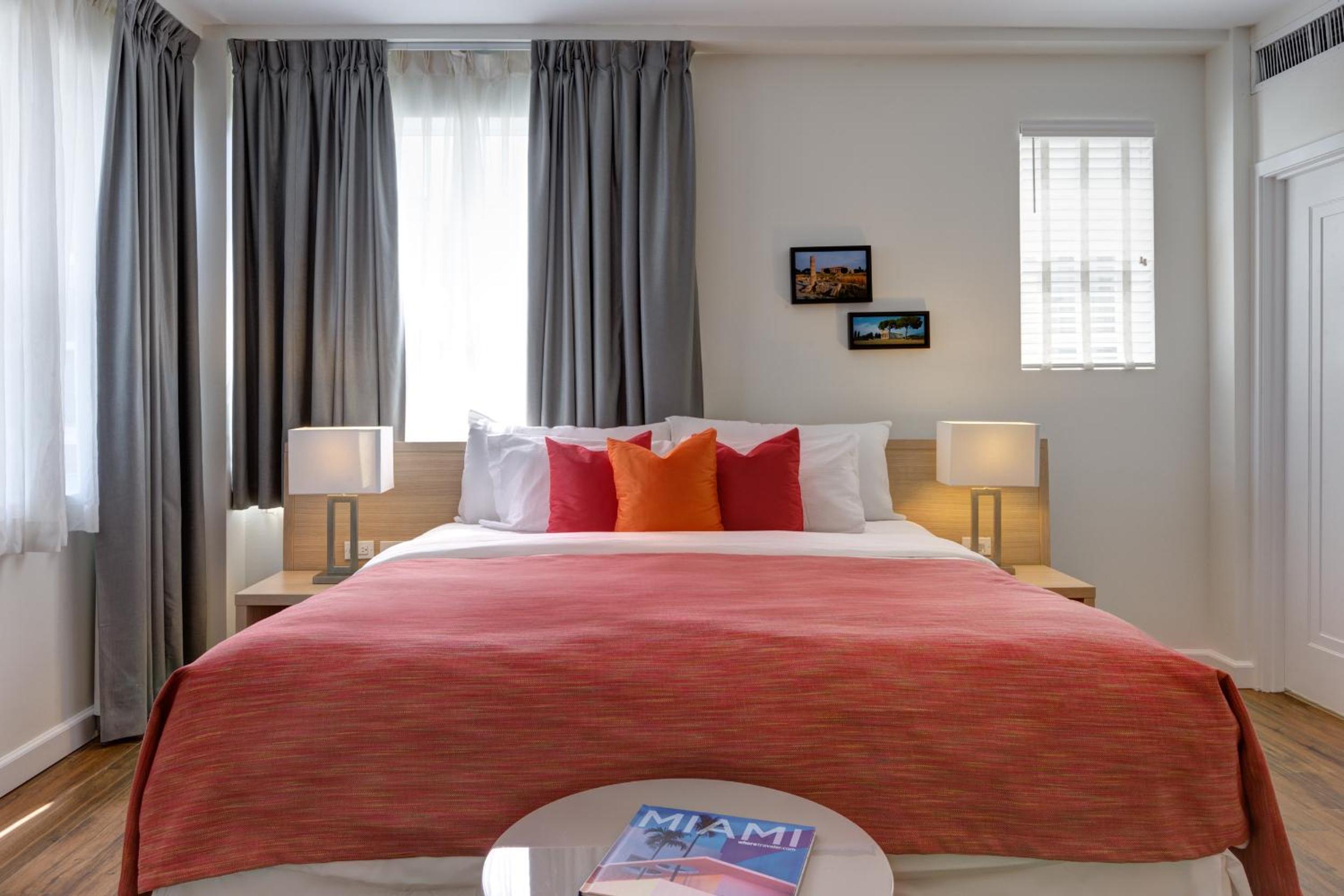 Deluxe King Room - Photo 4